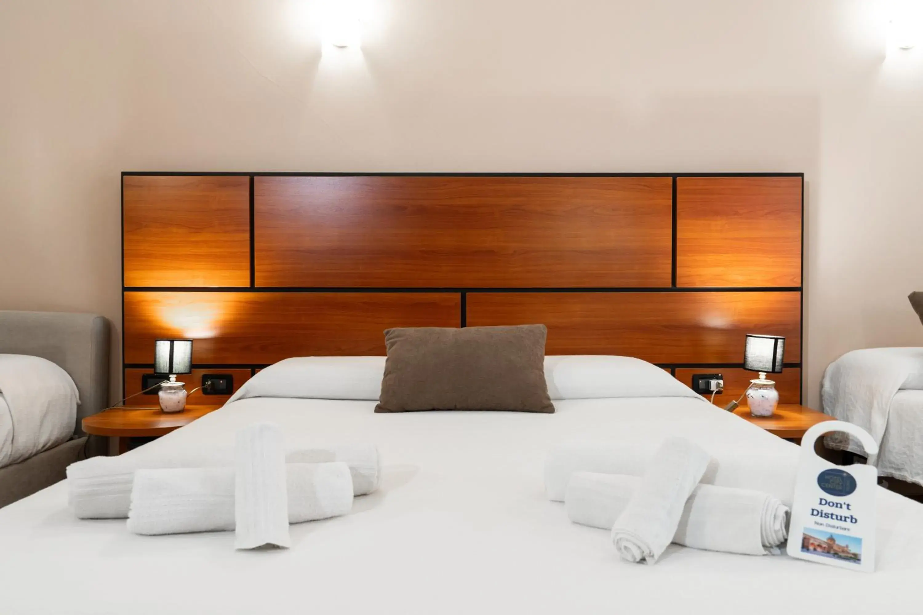 Triple Room with Private Bathroom in Hotel City Center Triple Room with Private Bathroom in Hotel City Center