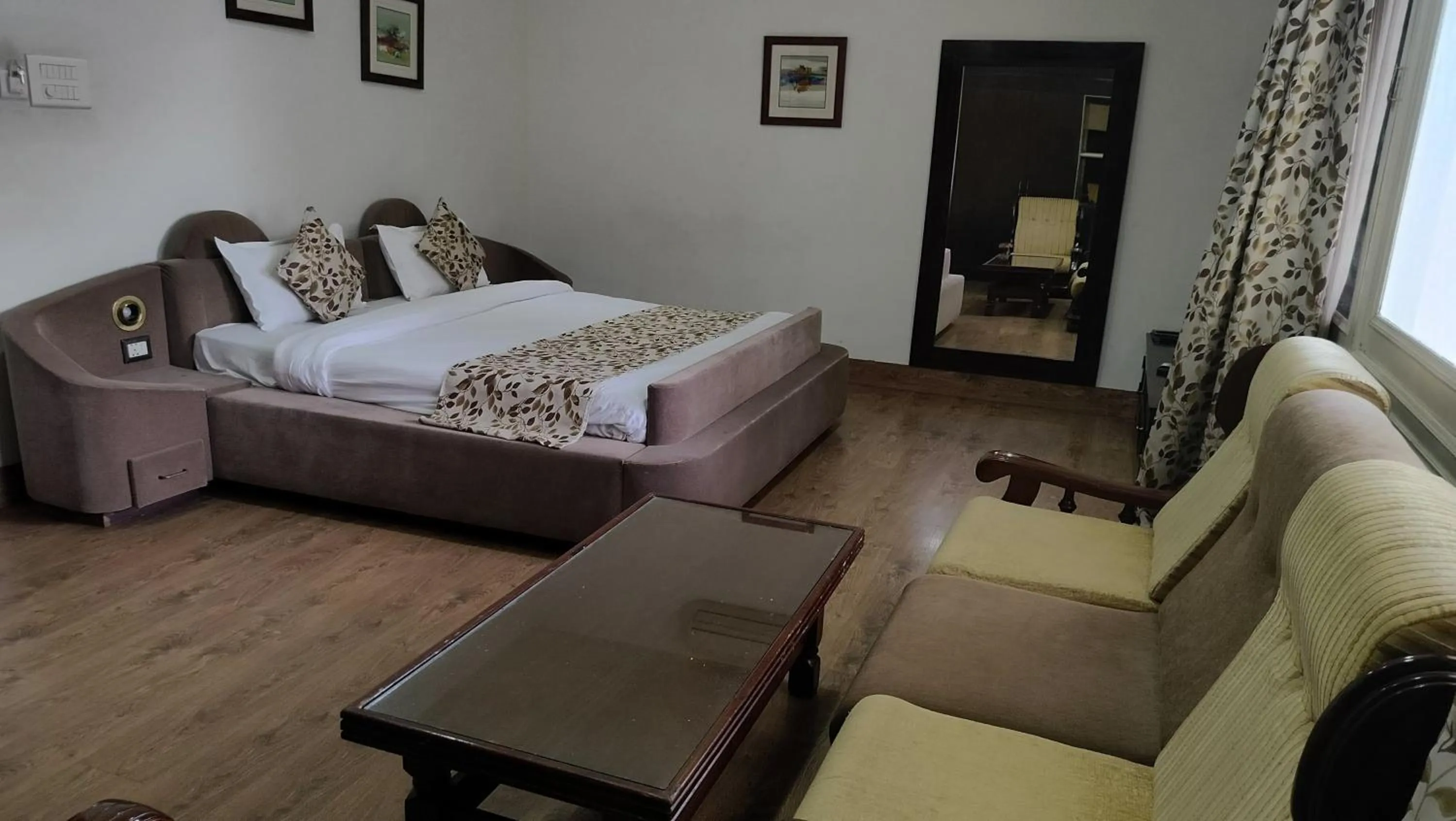 Photo of the whole room, Bed in 66 Residencey