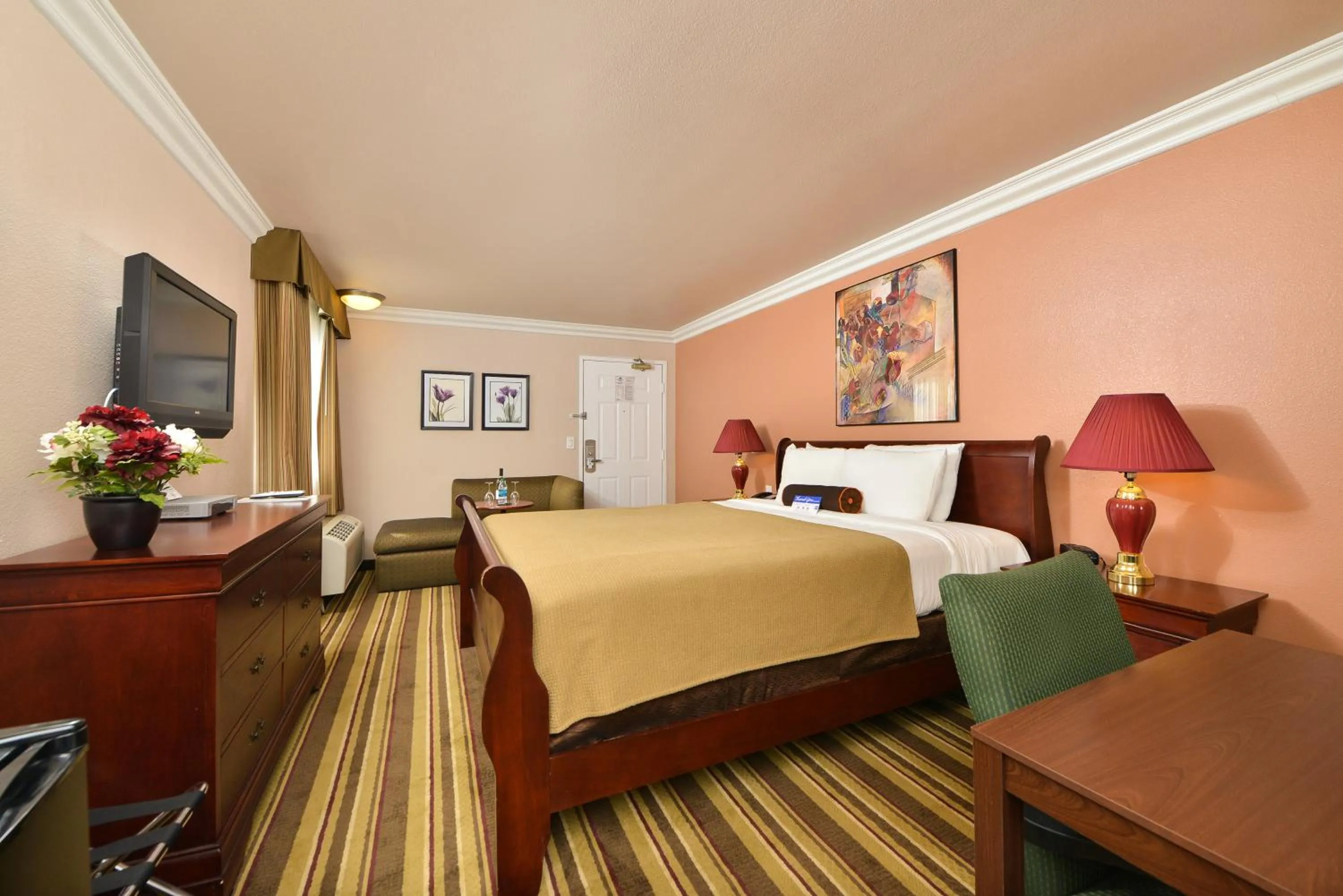 Bedroom, Bed in Inn by the sfo