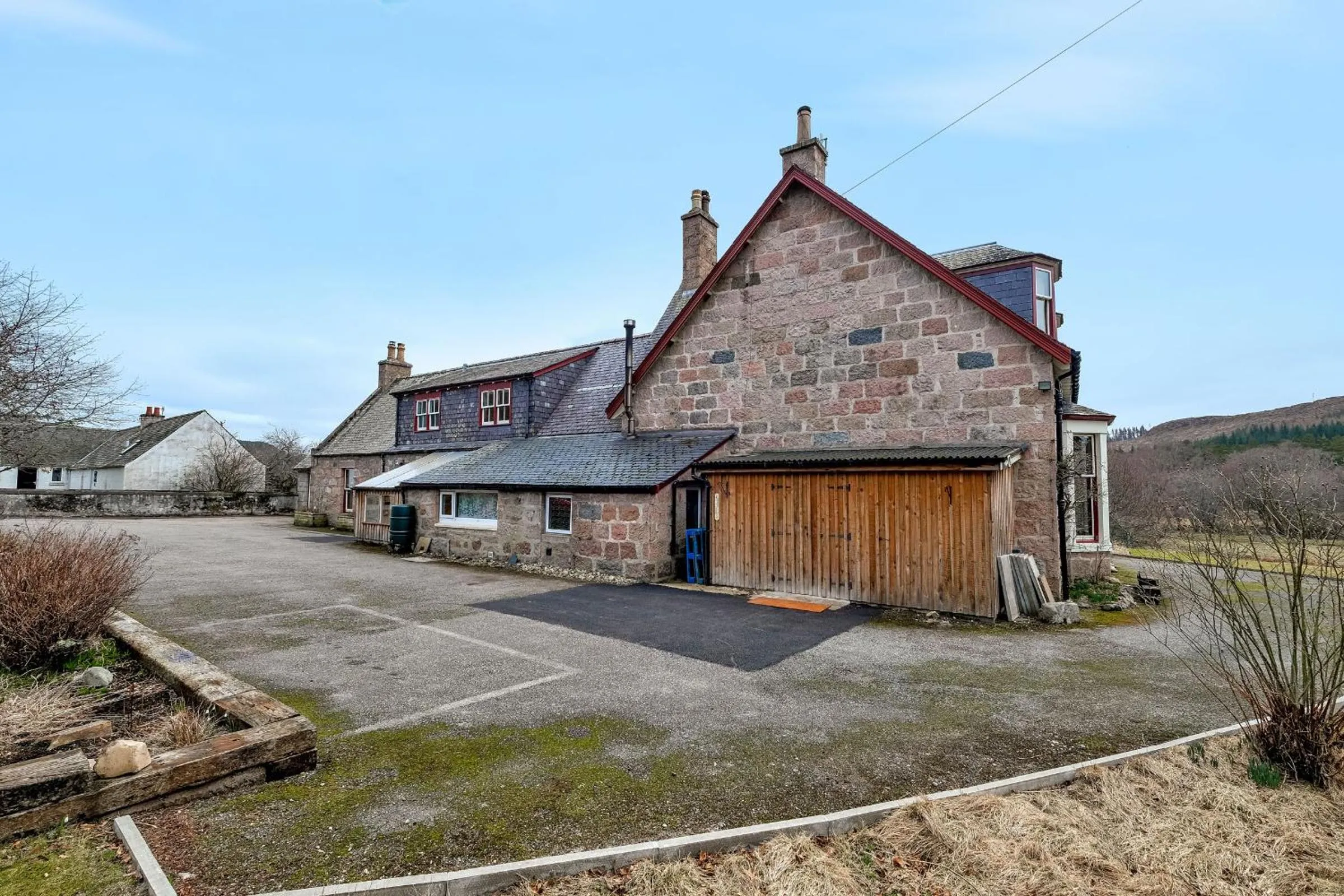 Parking in Creag Meggan