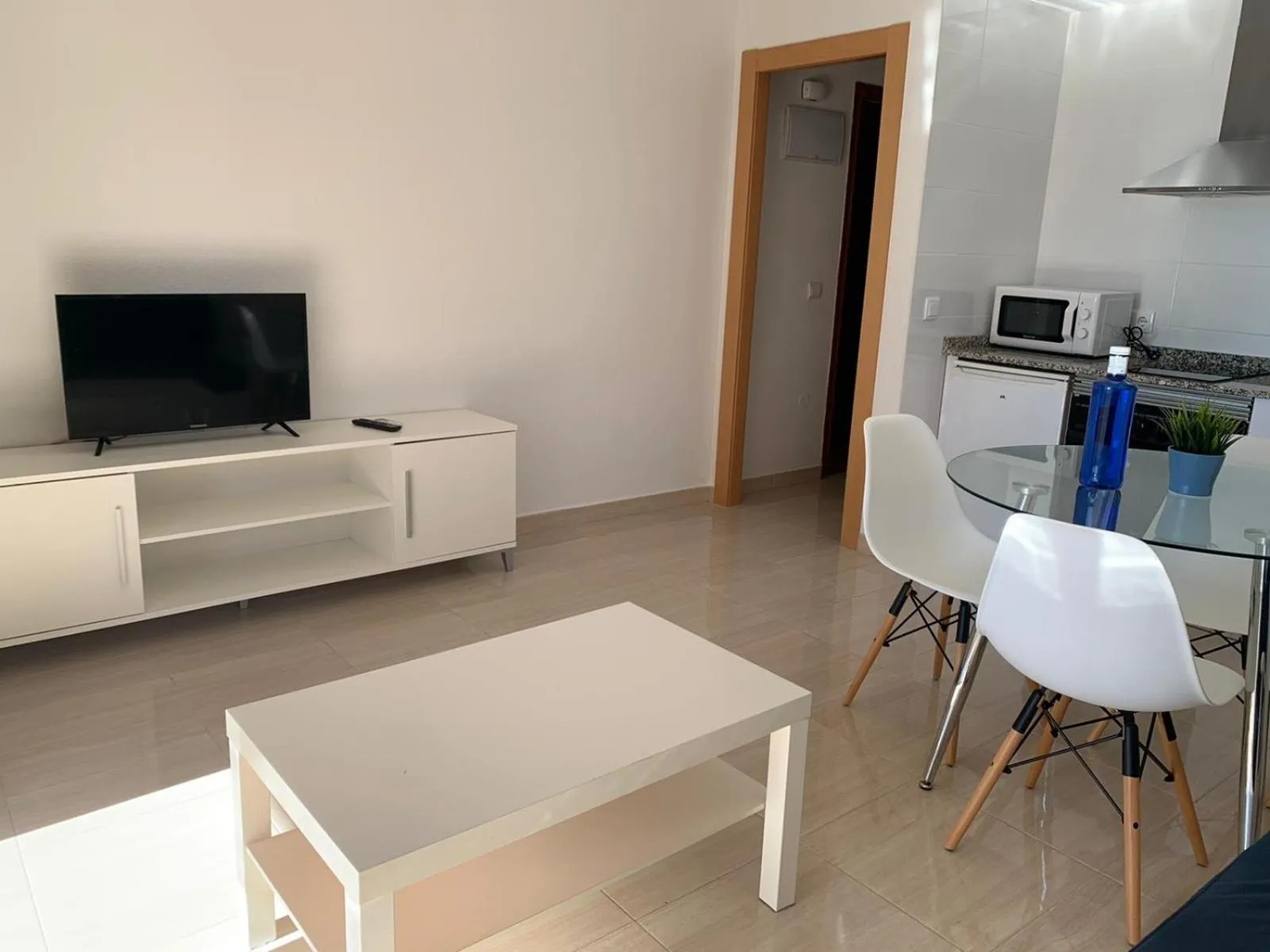 TV and multimedia in Trebol One Apartments By Mc