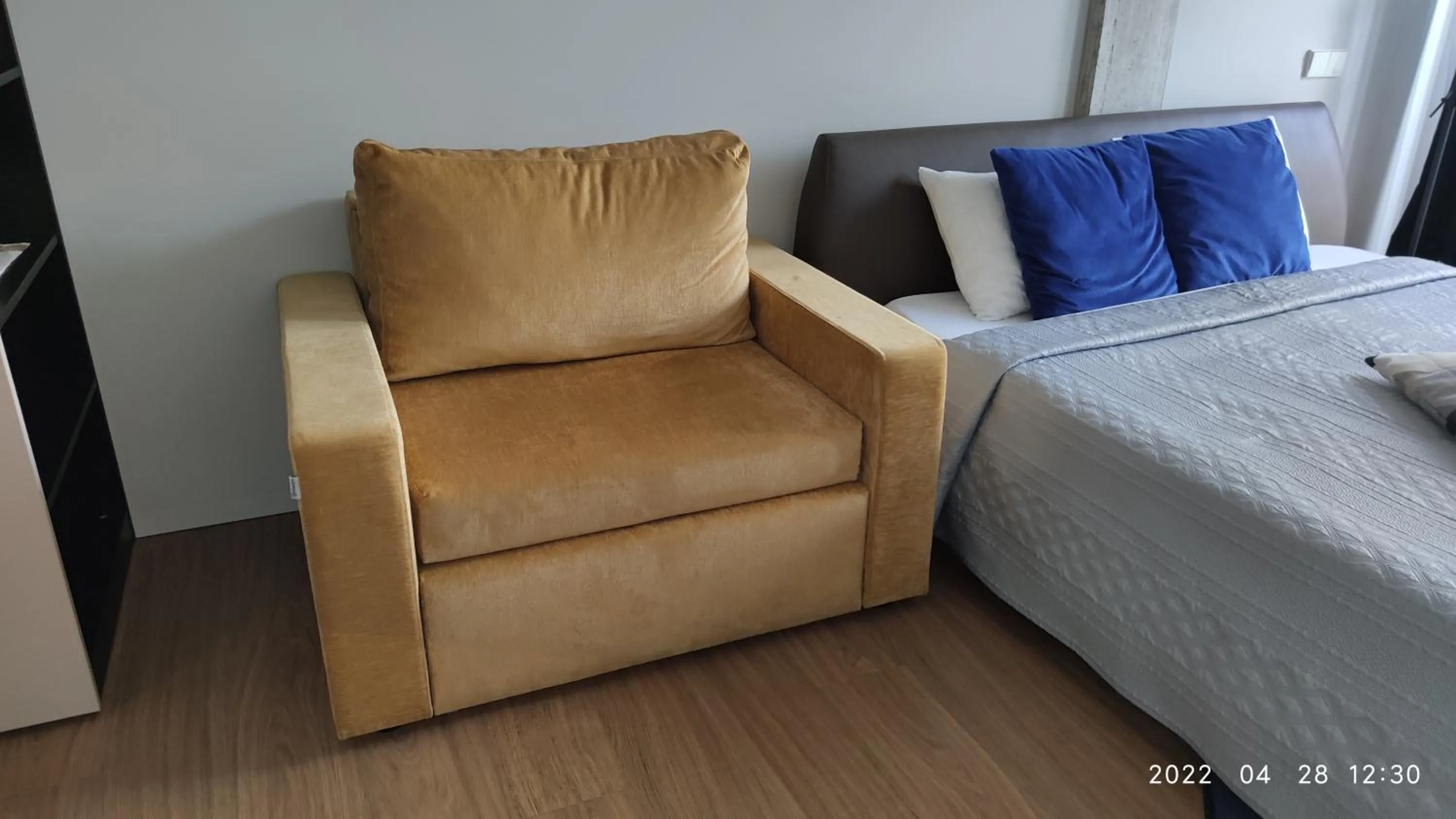 Living room, Bed in HaPPy Inn GOLD Studio, self check-in, Parking in the underground garage
