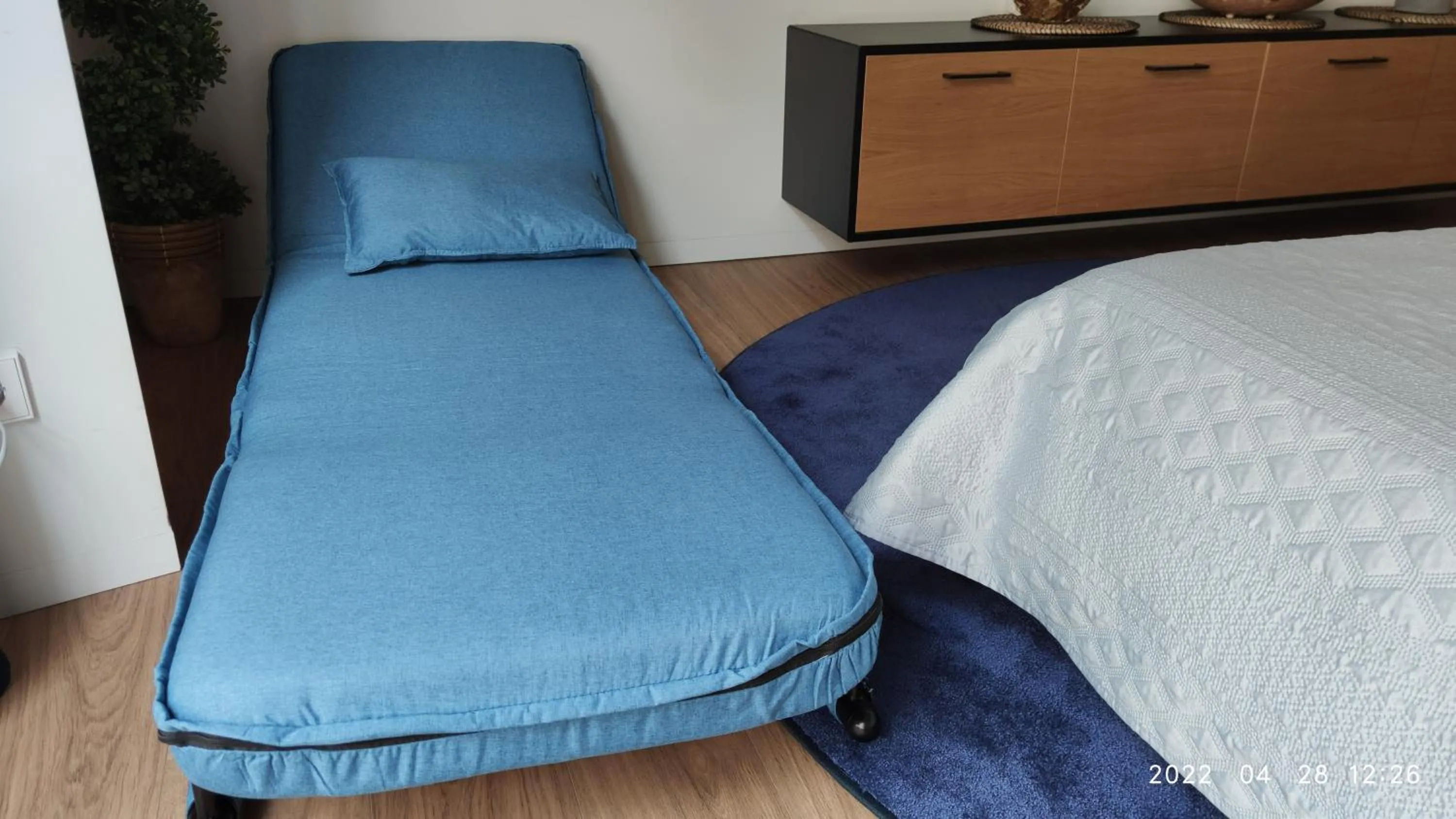 Bed in HaPPy Inn GOLD Studio, self check-in, Parking in the underground garage
