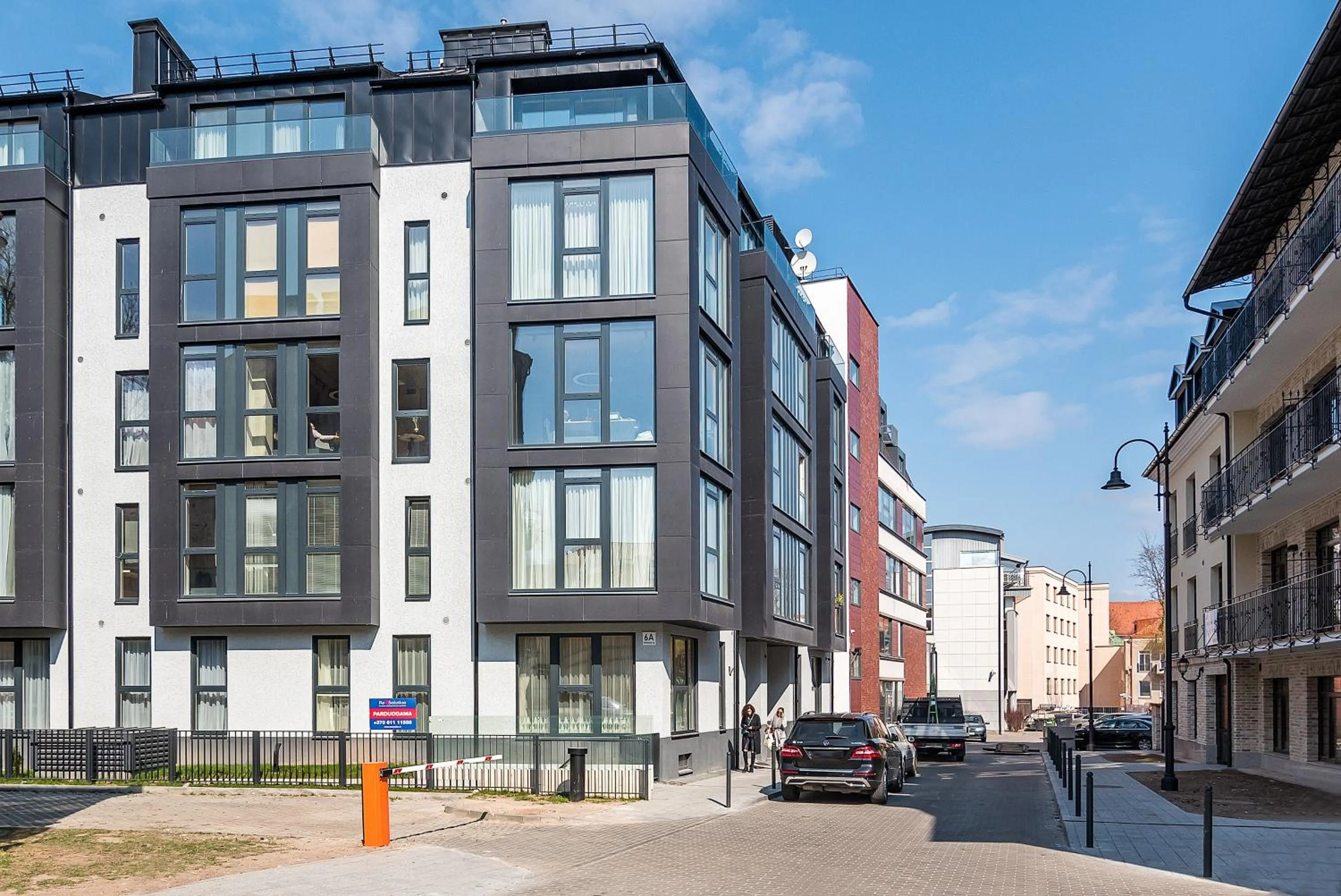 Property building in HaPPy Inn GOLD Studio, self check-in, Parking in the underground garage