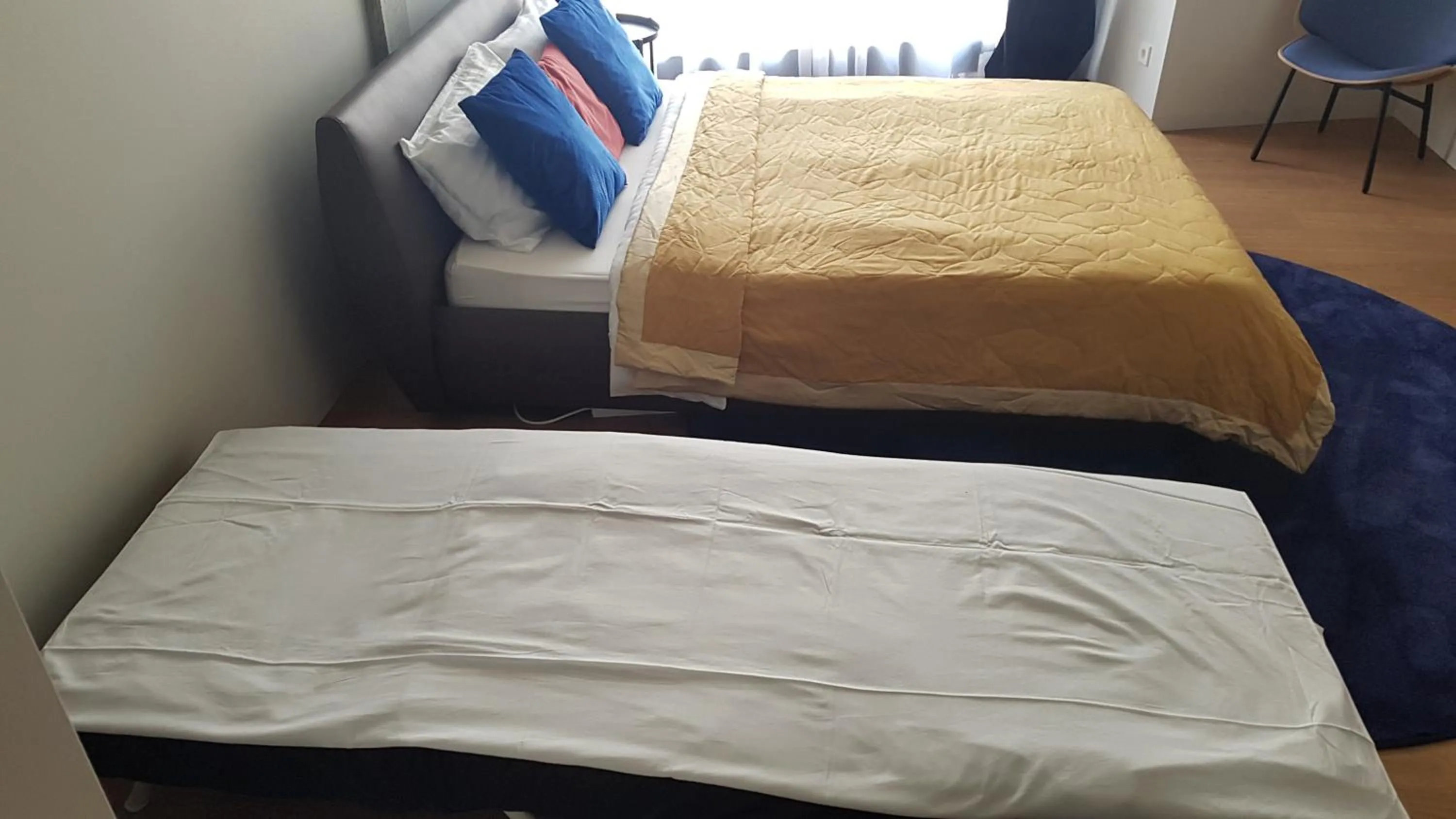 Bed in HaPPy Inn GOLD Studio, self check-in, Parking in the underground garage