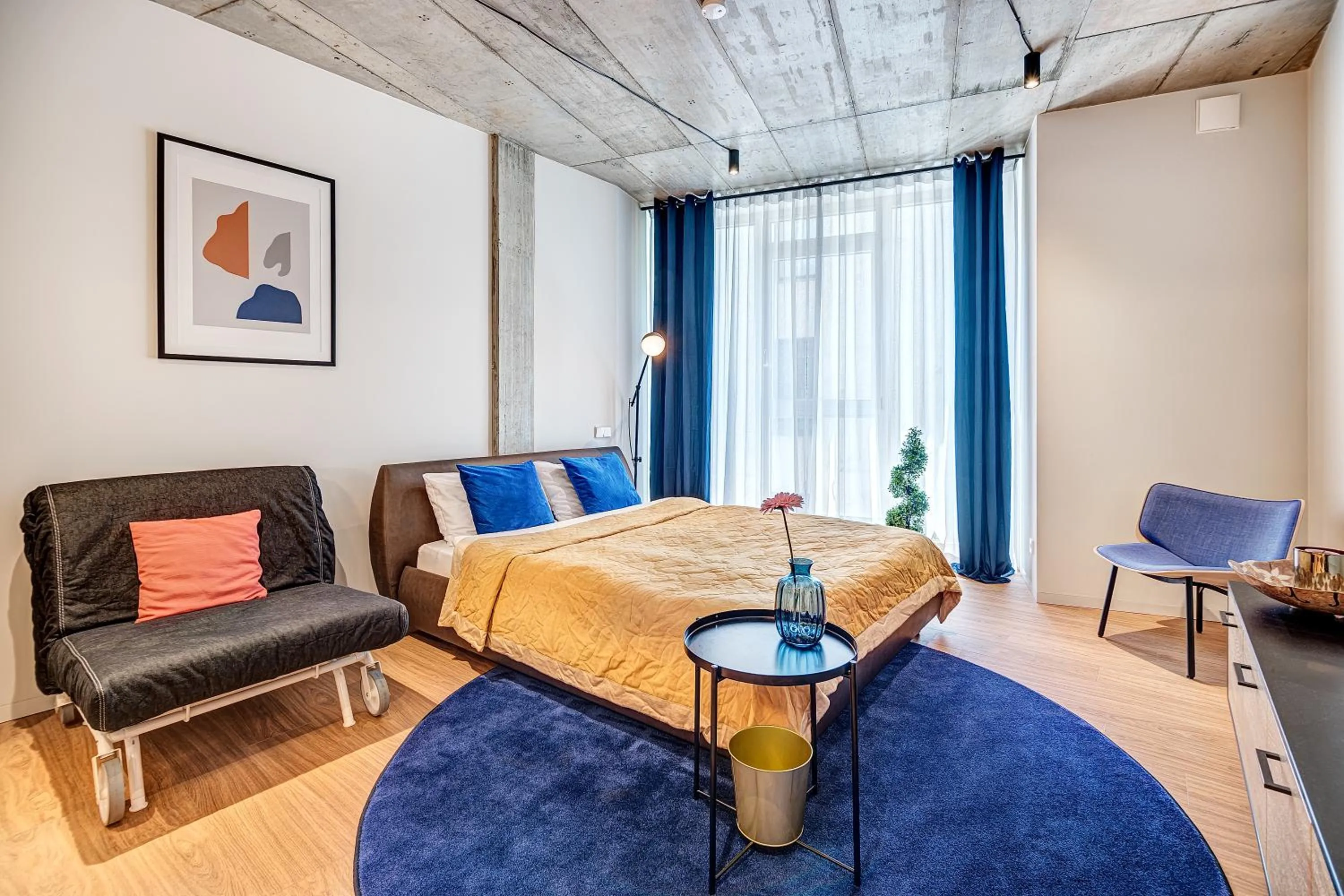 Living room, Bed in HaPPy Inn GOLD Studio, self check-in, Parking in the underground garage
