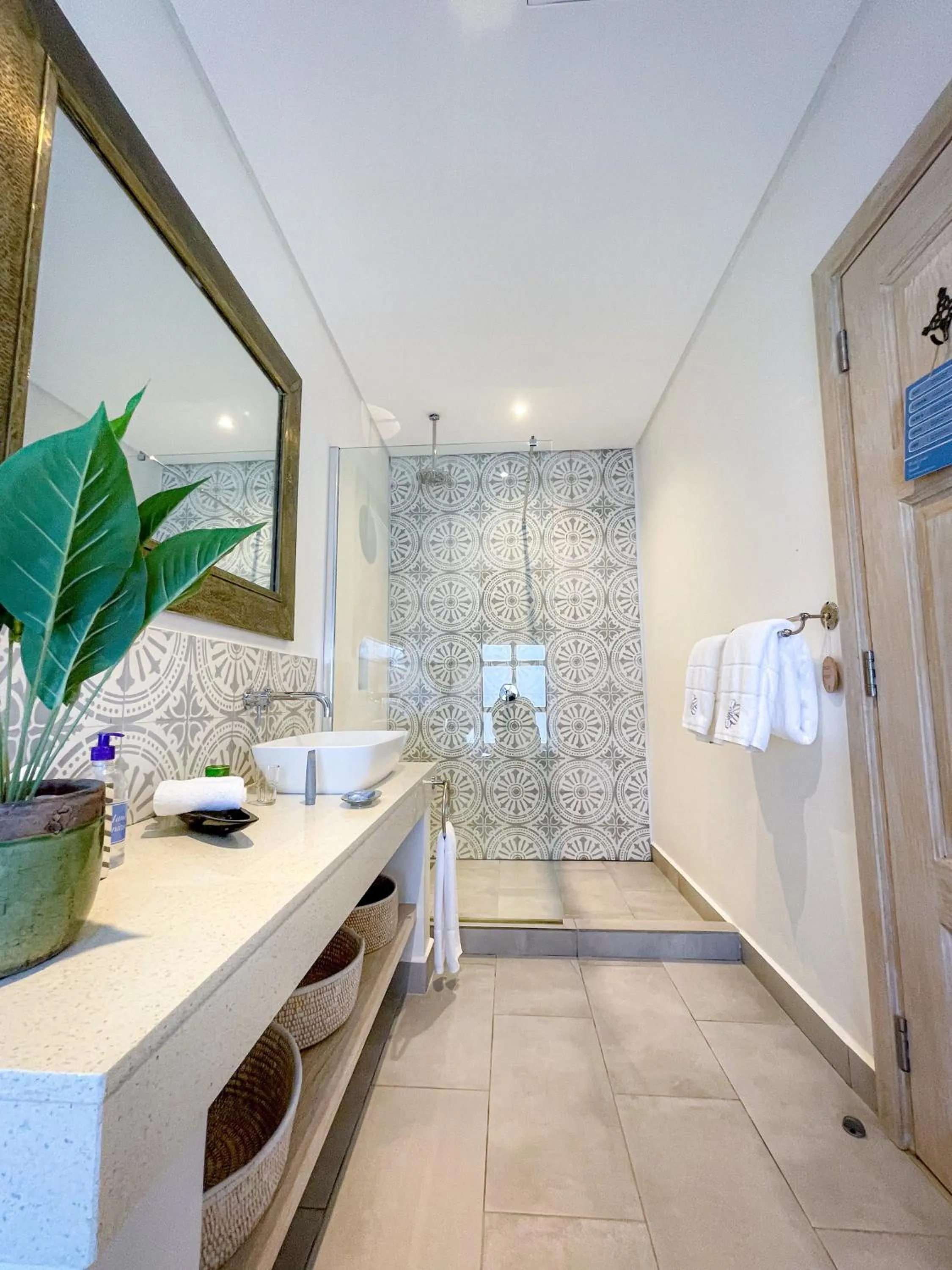 Bathroom in Latitude 0 Degrees