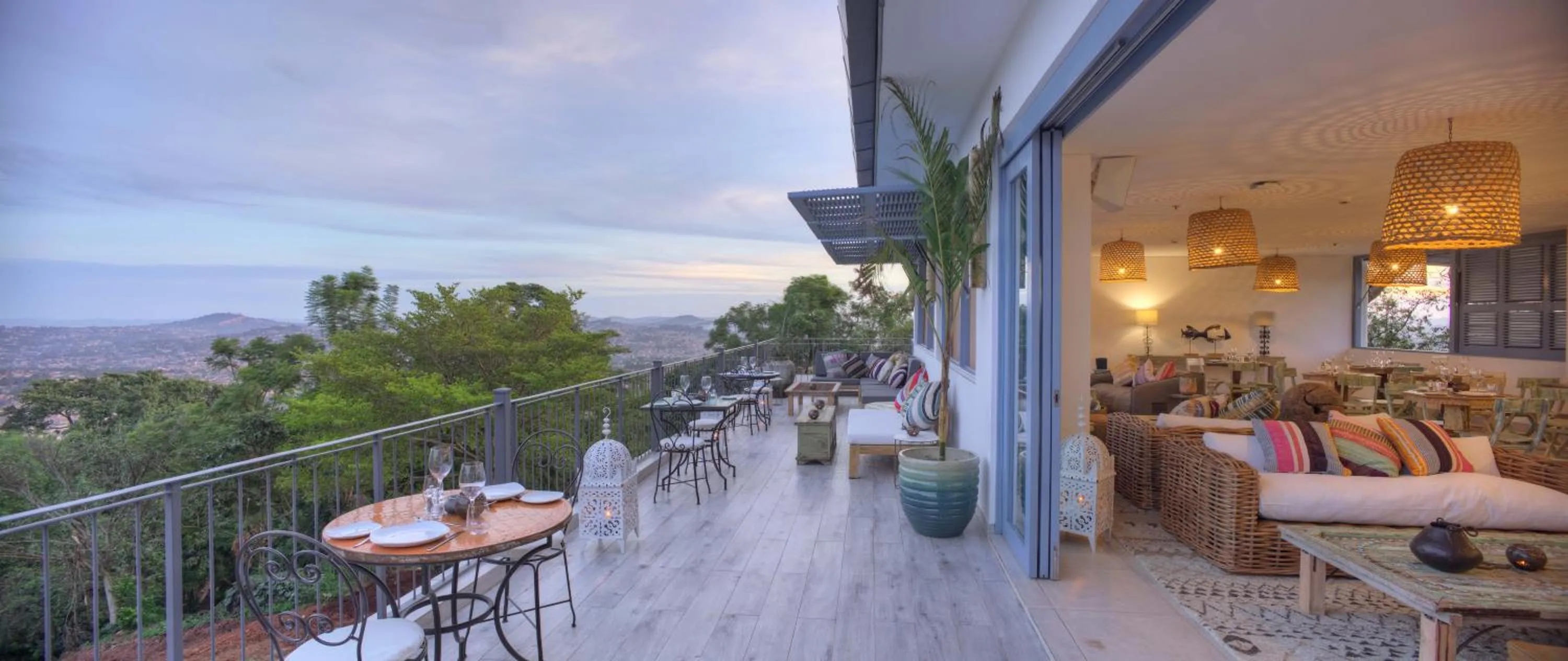 Restaurant/places to eat in Latitude 0 Degrees