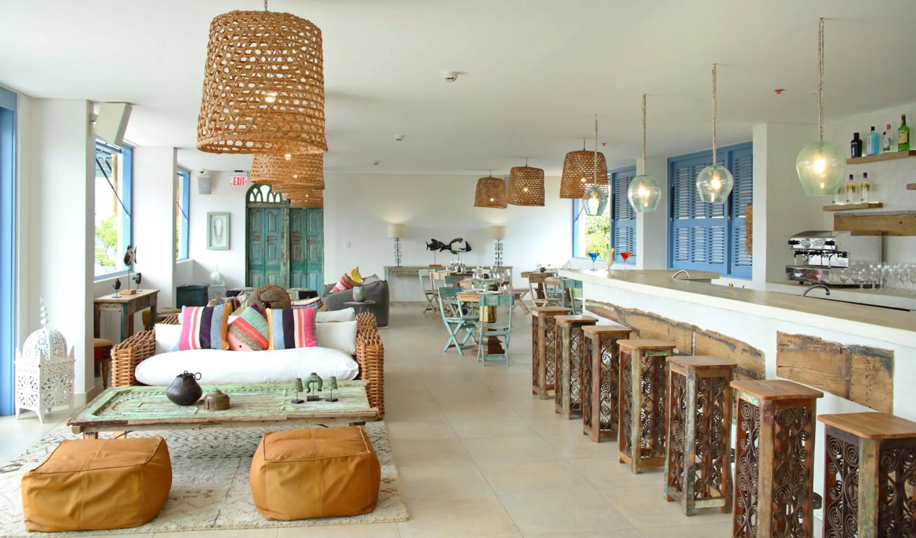 Restaurant/places to eat in Latitude 0 Degrees