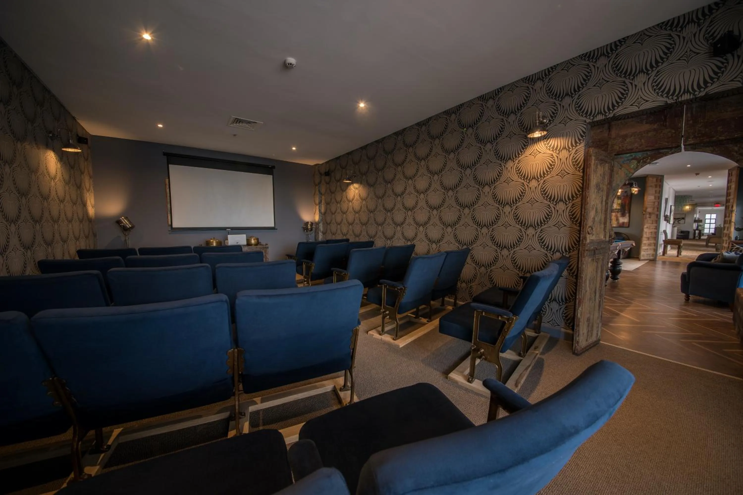 Area and facilities in Latitude 0 Degrees