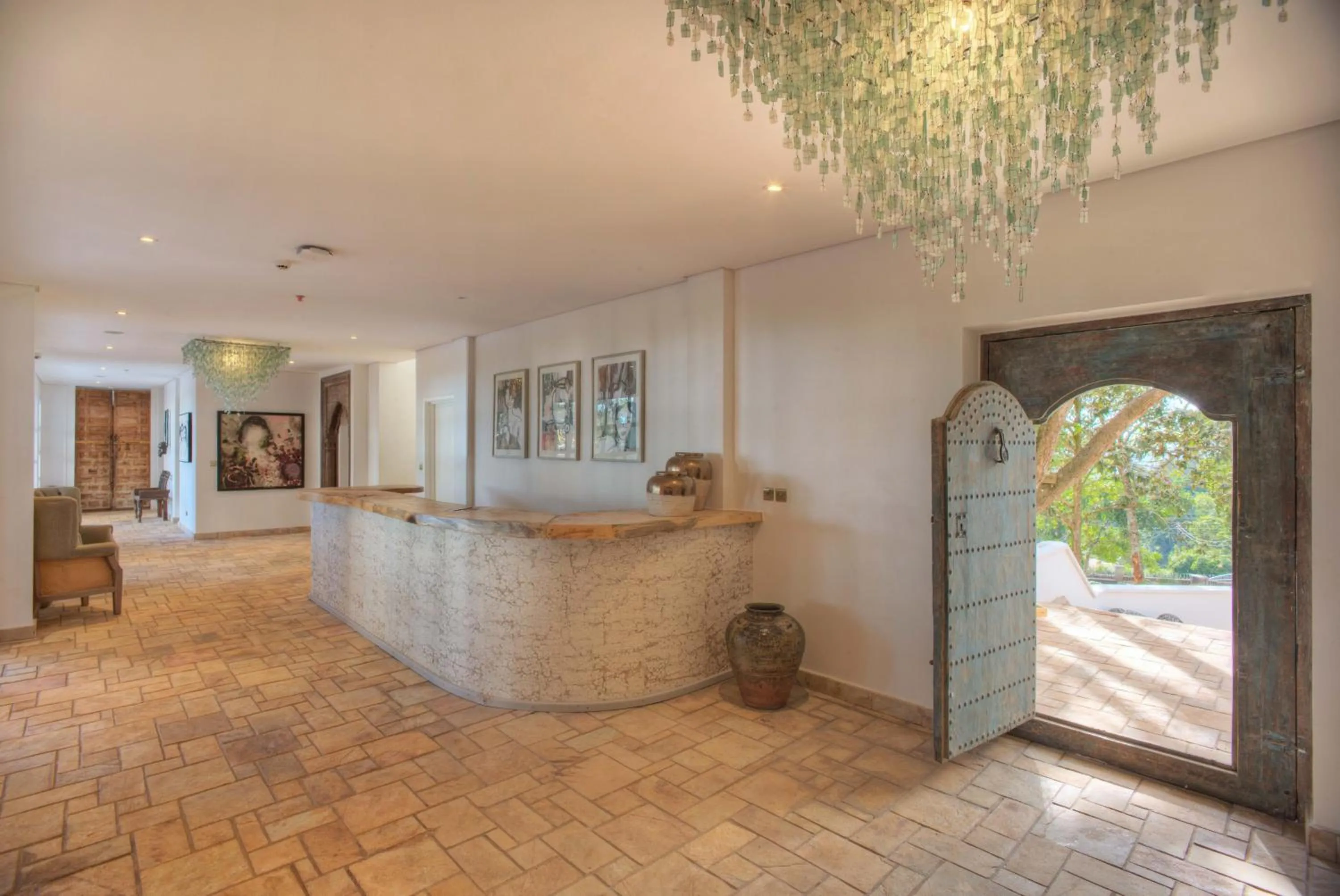 Restaurant/places to eat in Latitude 0 Degrees