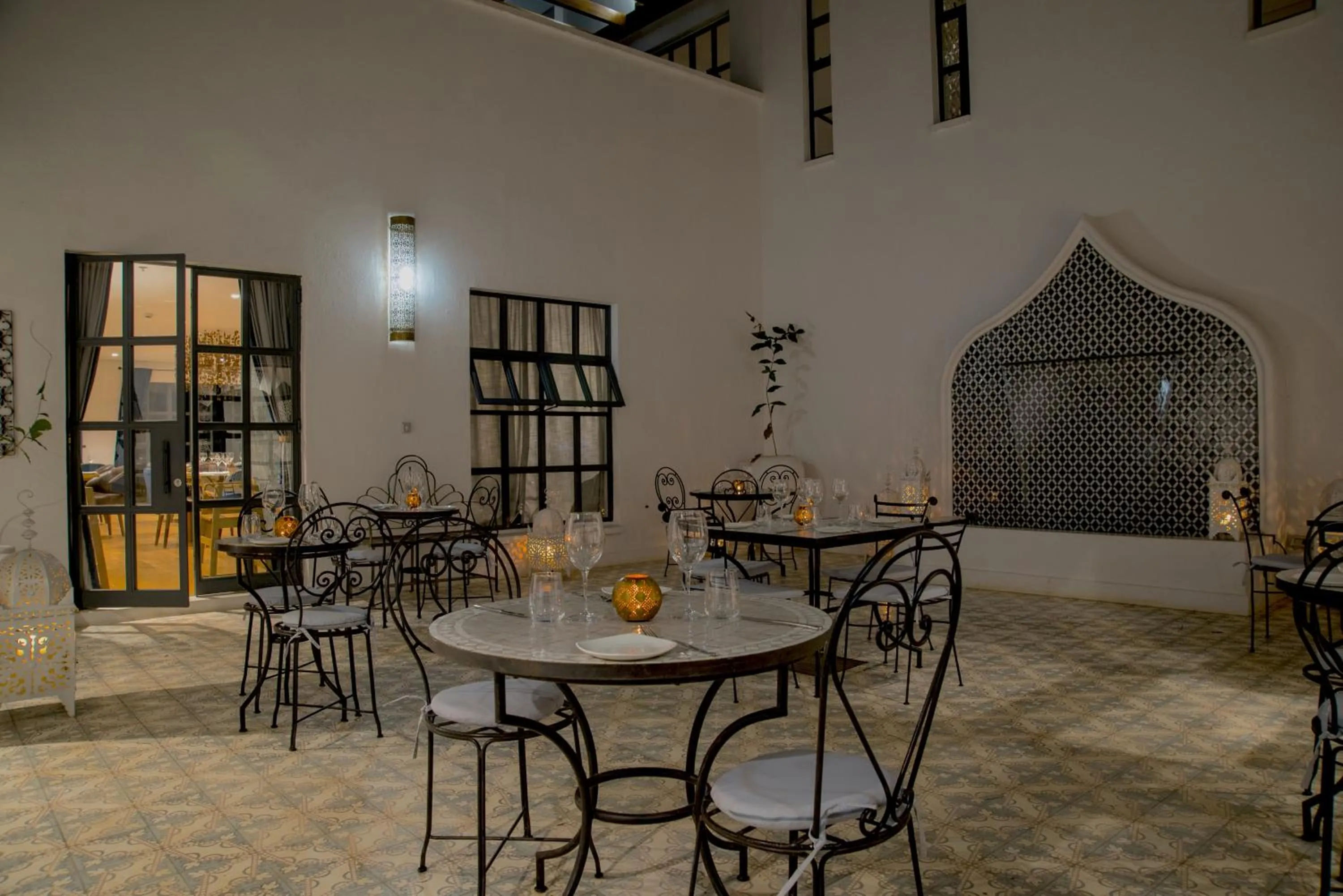 Restaurant/places to eat in Latitude 0 Degrees