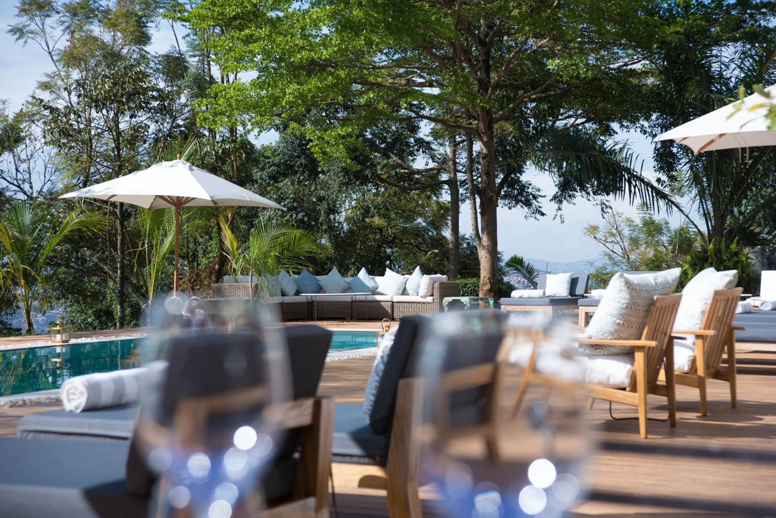 Restaurant/places to eat in Latitude 0 Degrees