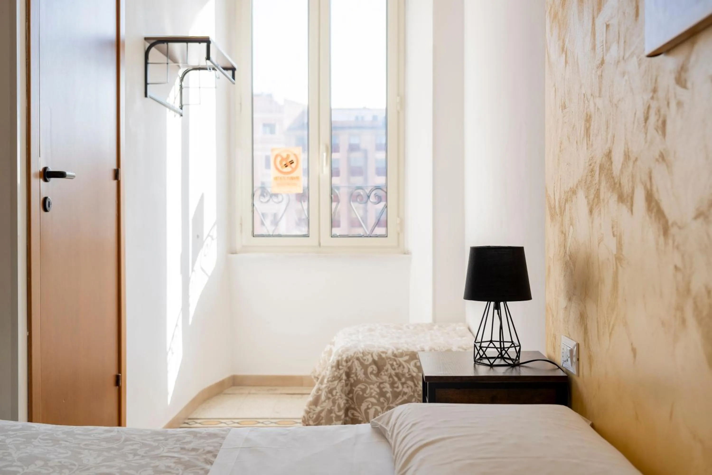 Photo of the whole room, Bed in St. Peter Central Rooms B&B