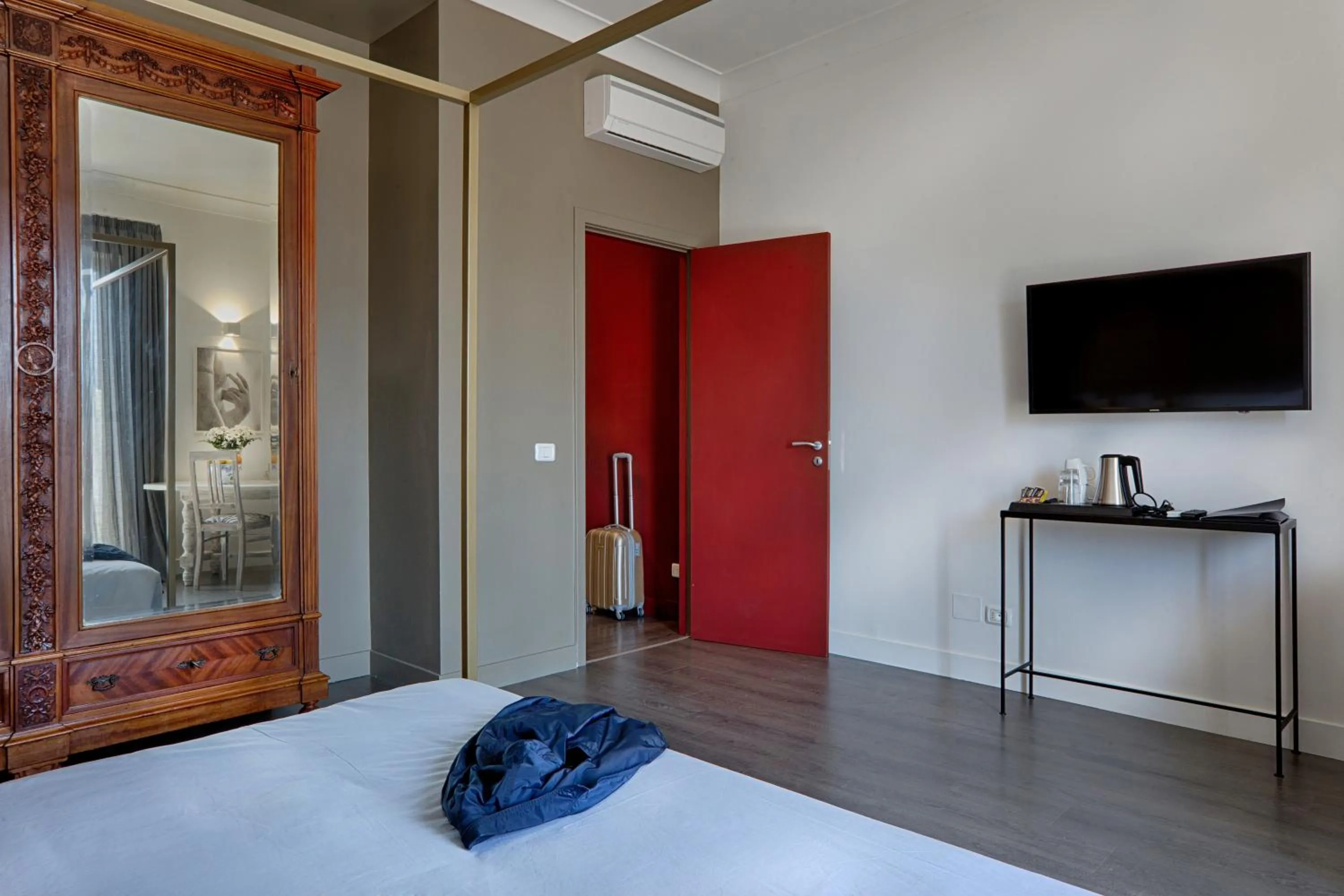 Photo of the whole room, Bed in Casa Pacifico Pompei