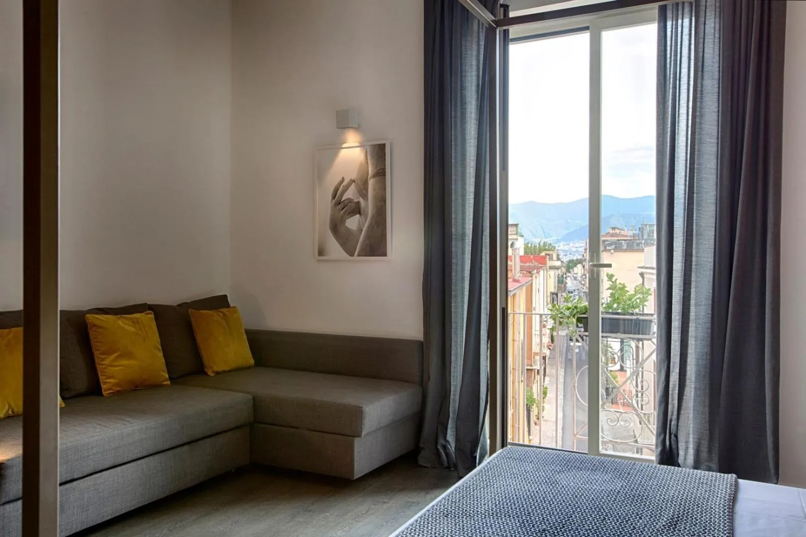 View (from property/room), Bed in Casa Pacifico Pompei