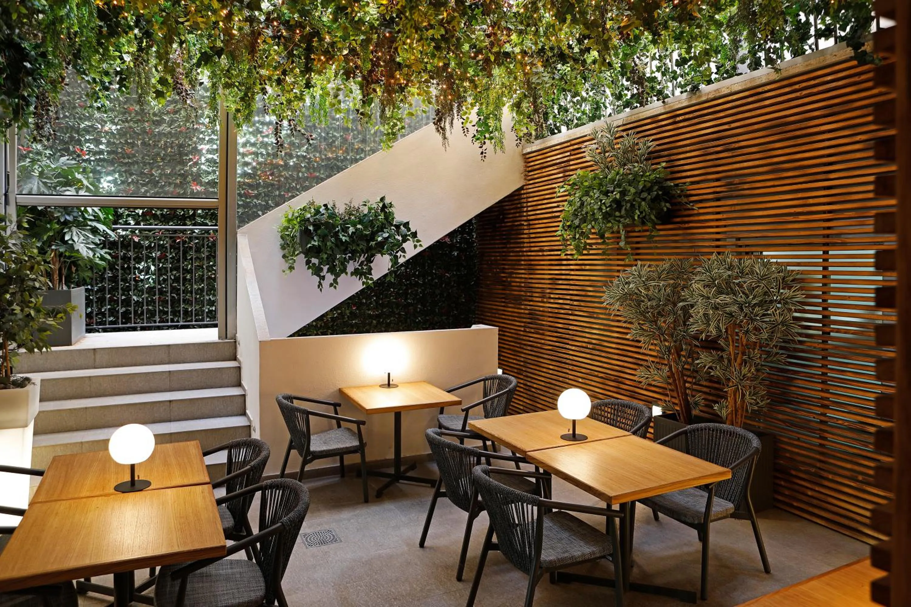 Restaurant/places to eat in Rome Times Hotel