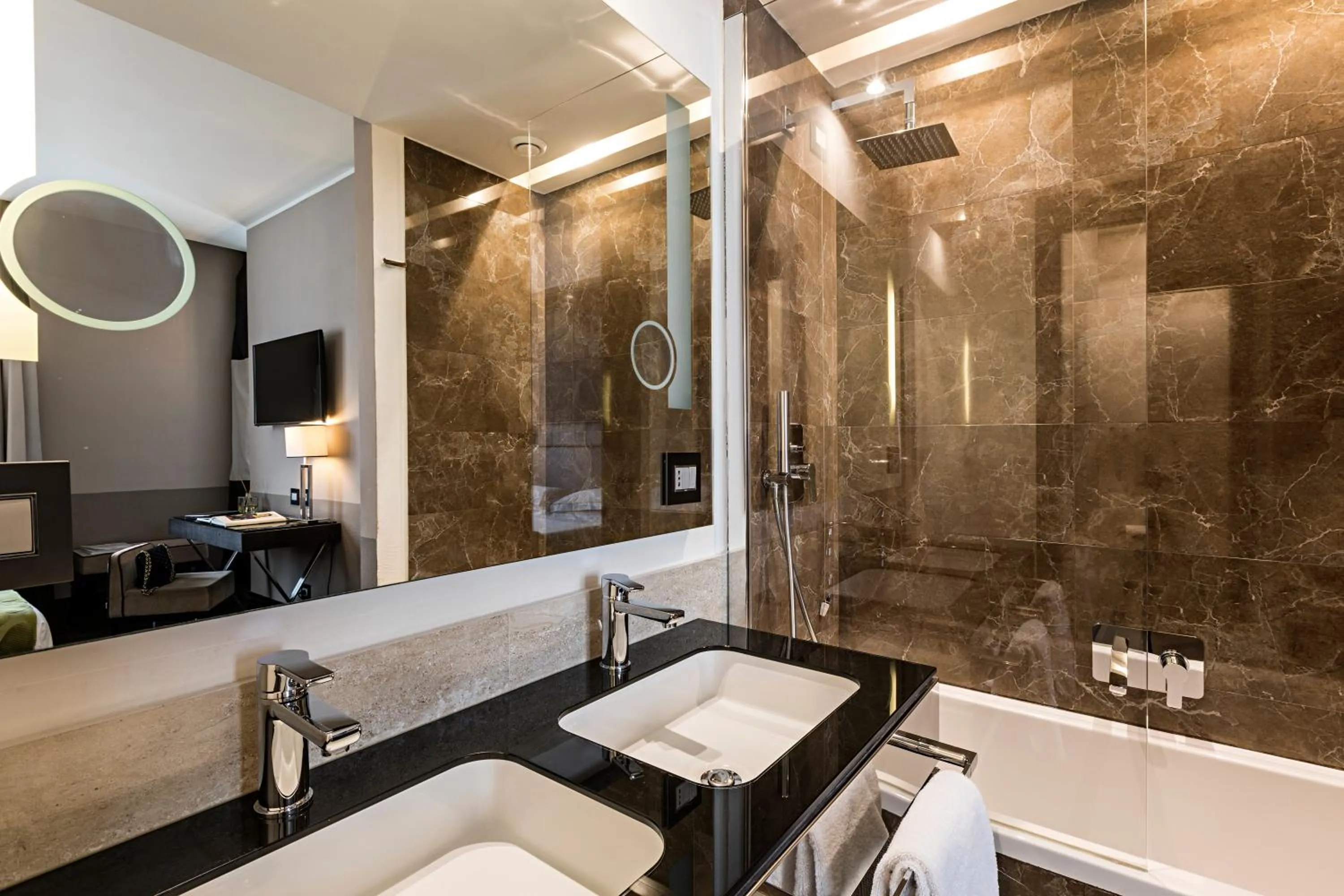 Hot Tub in Rome Times Hotel