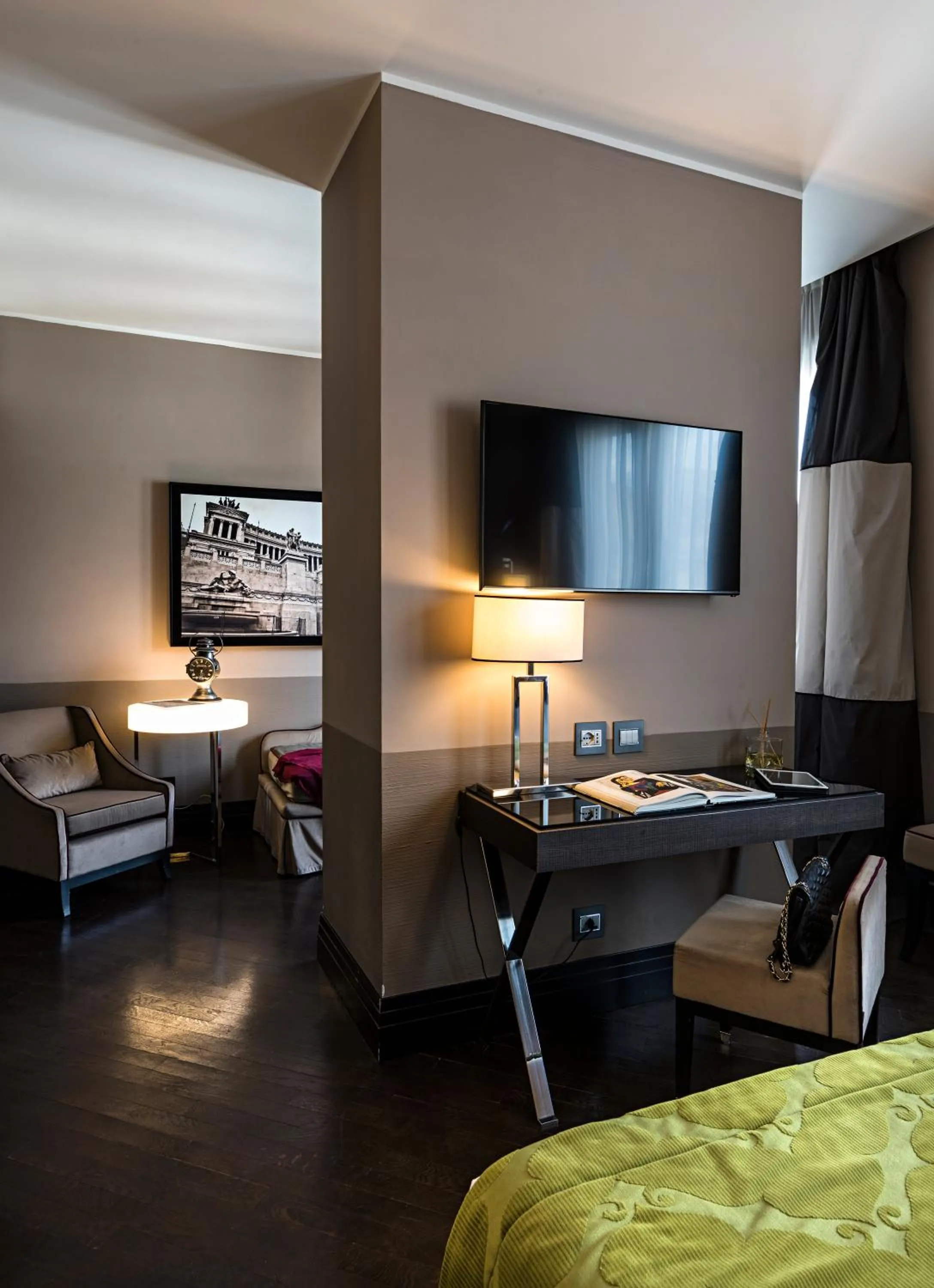 TV and multimedia, Bed in Rome Times Hotel