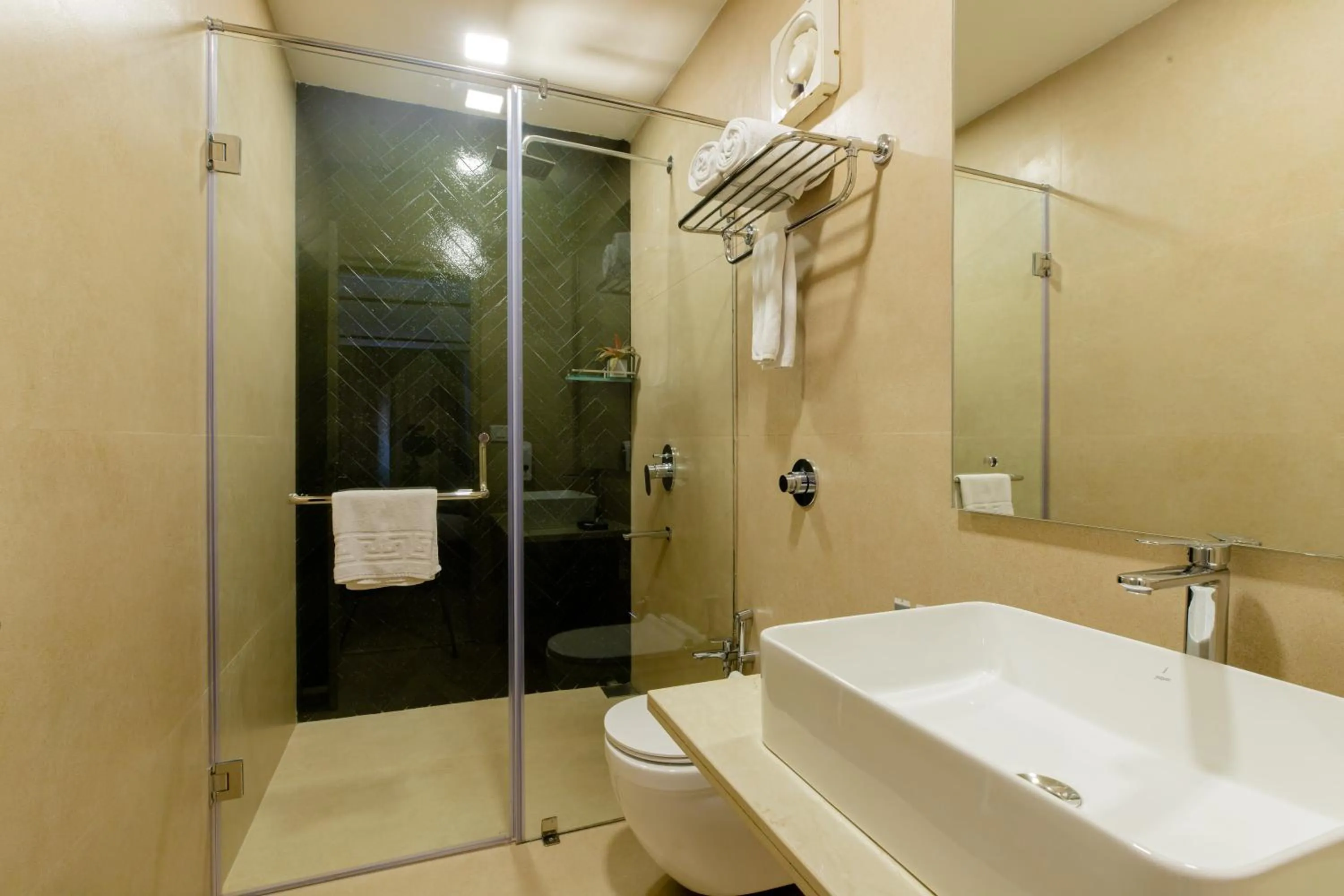 Shower in Aguada Anchorage - The Villa Resort, Candolim