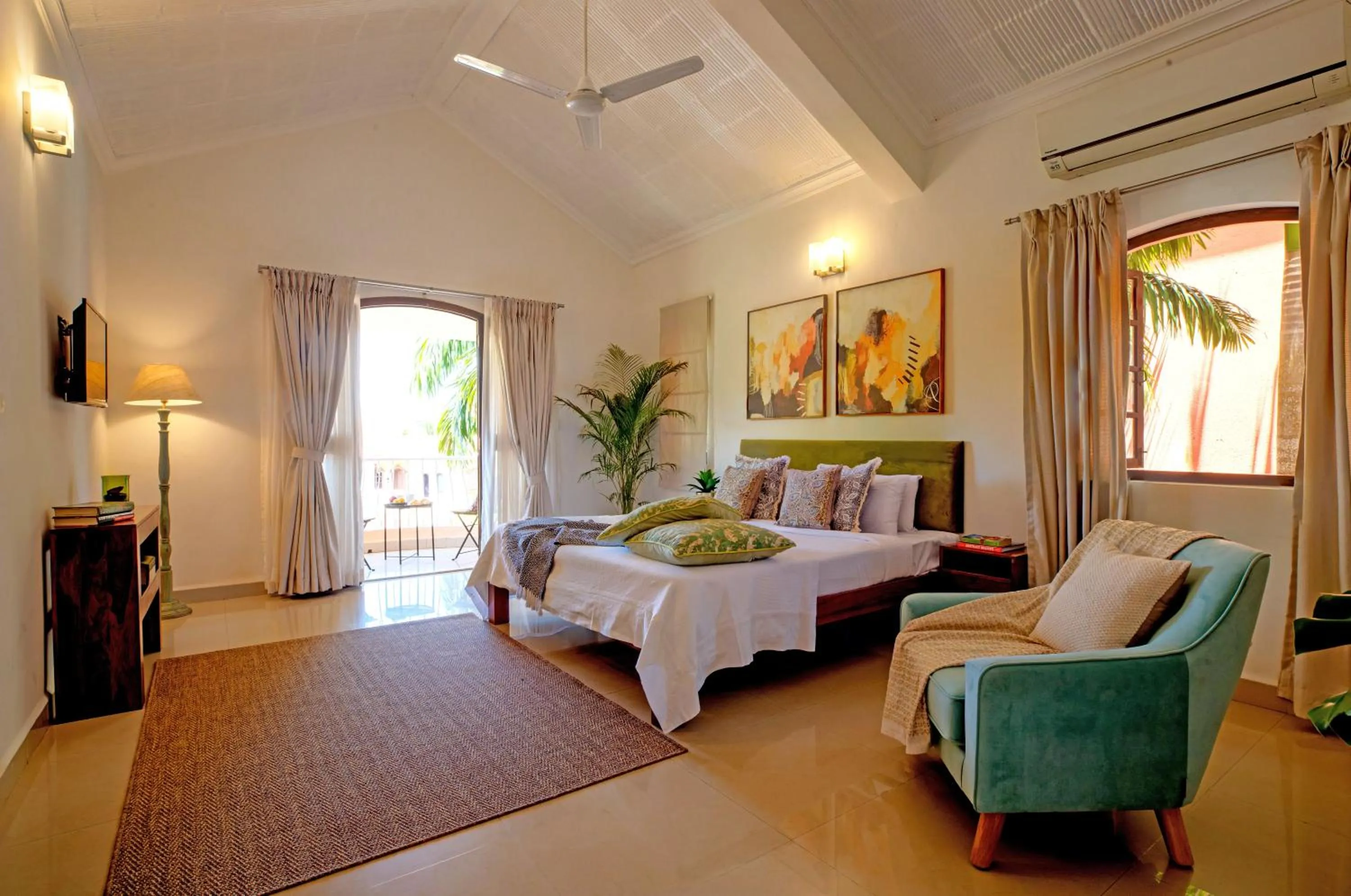 Bed in Aguada Anchorage - The Villa Resort, Candolim