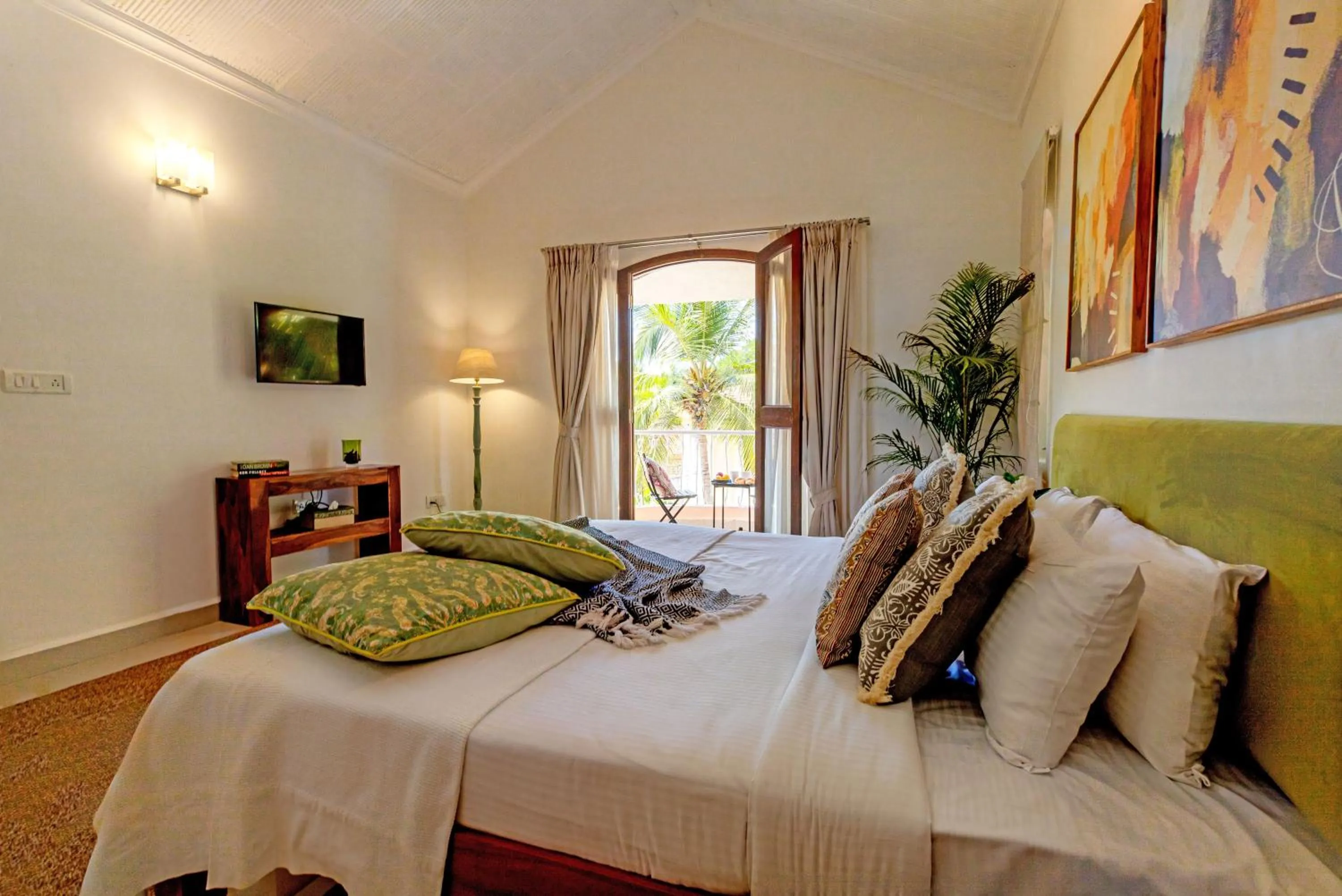 Bed in Aguada Anchorage - The Villa Resort, Candolim