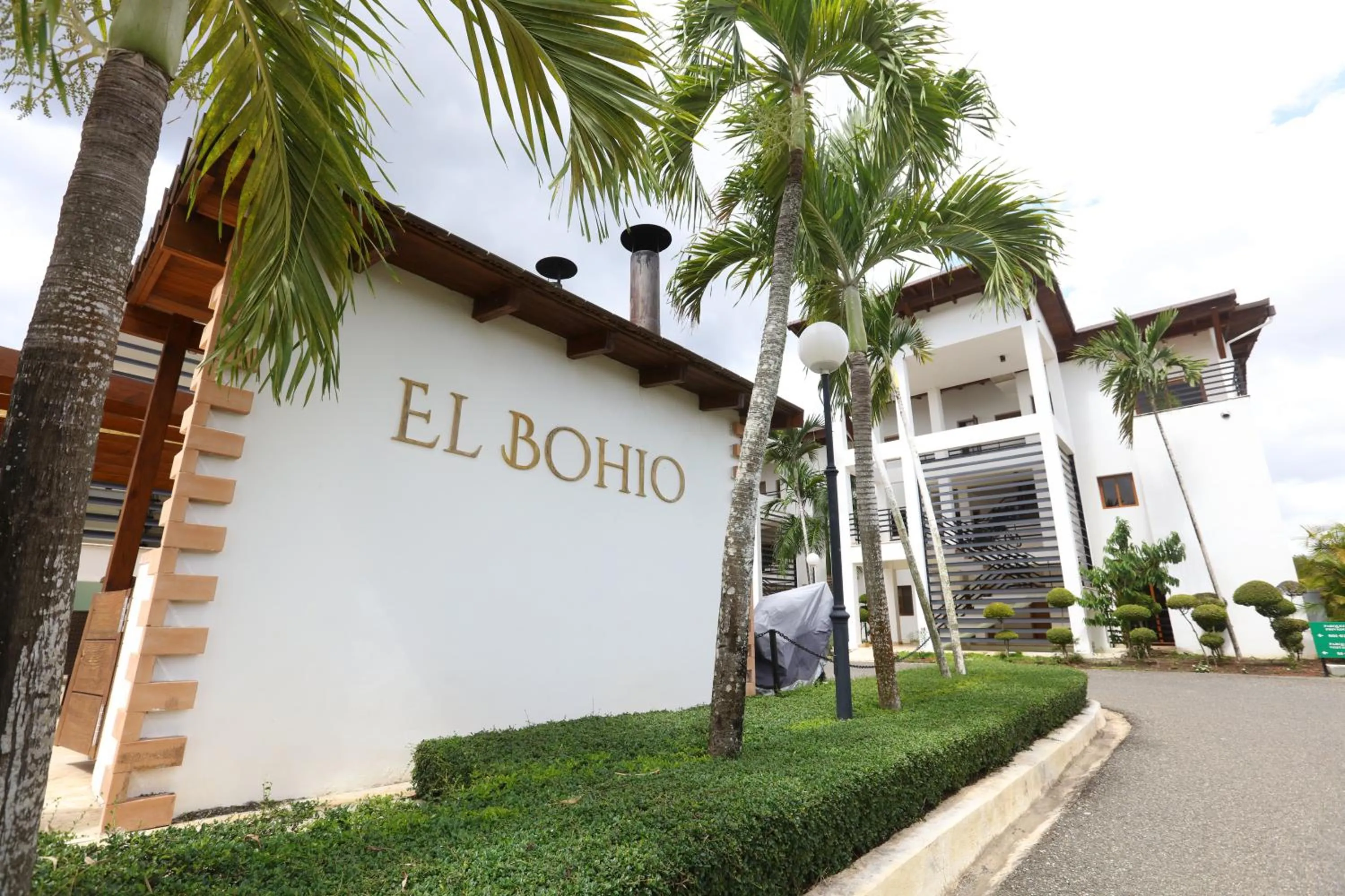 Sybaris Suites & Residences