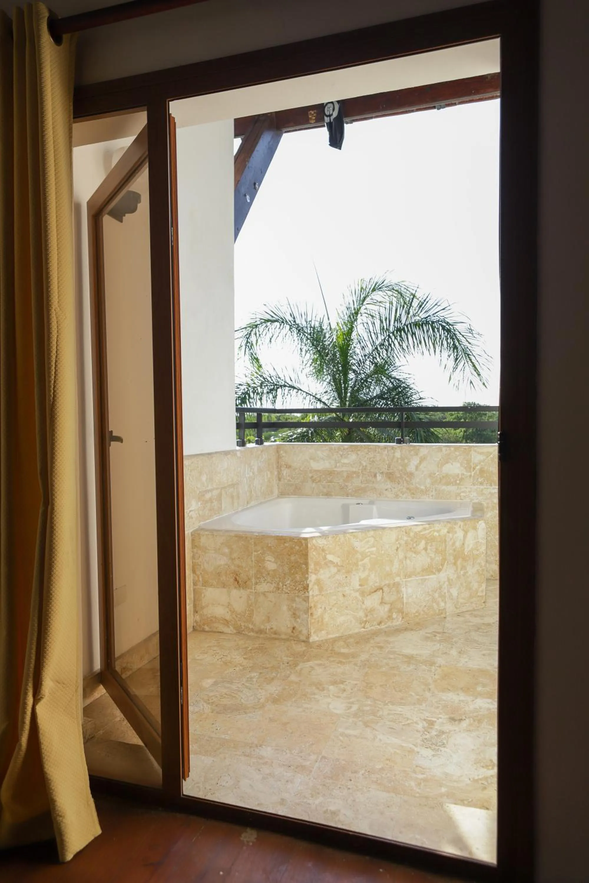 Sybaris Suites & Residences