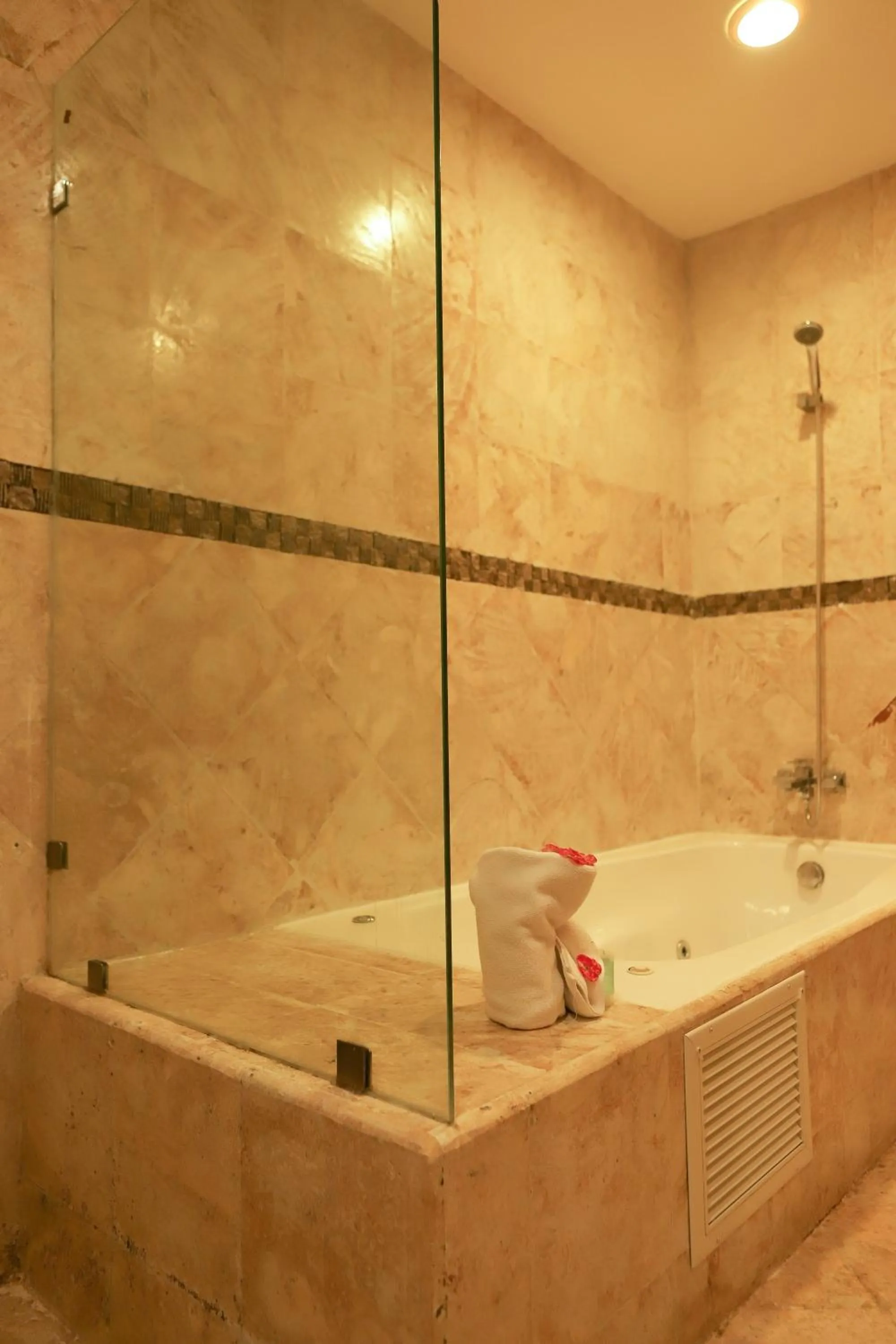 Sybaris Suites & Residences