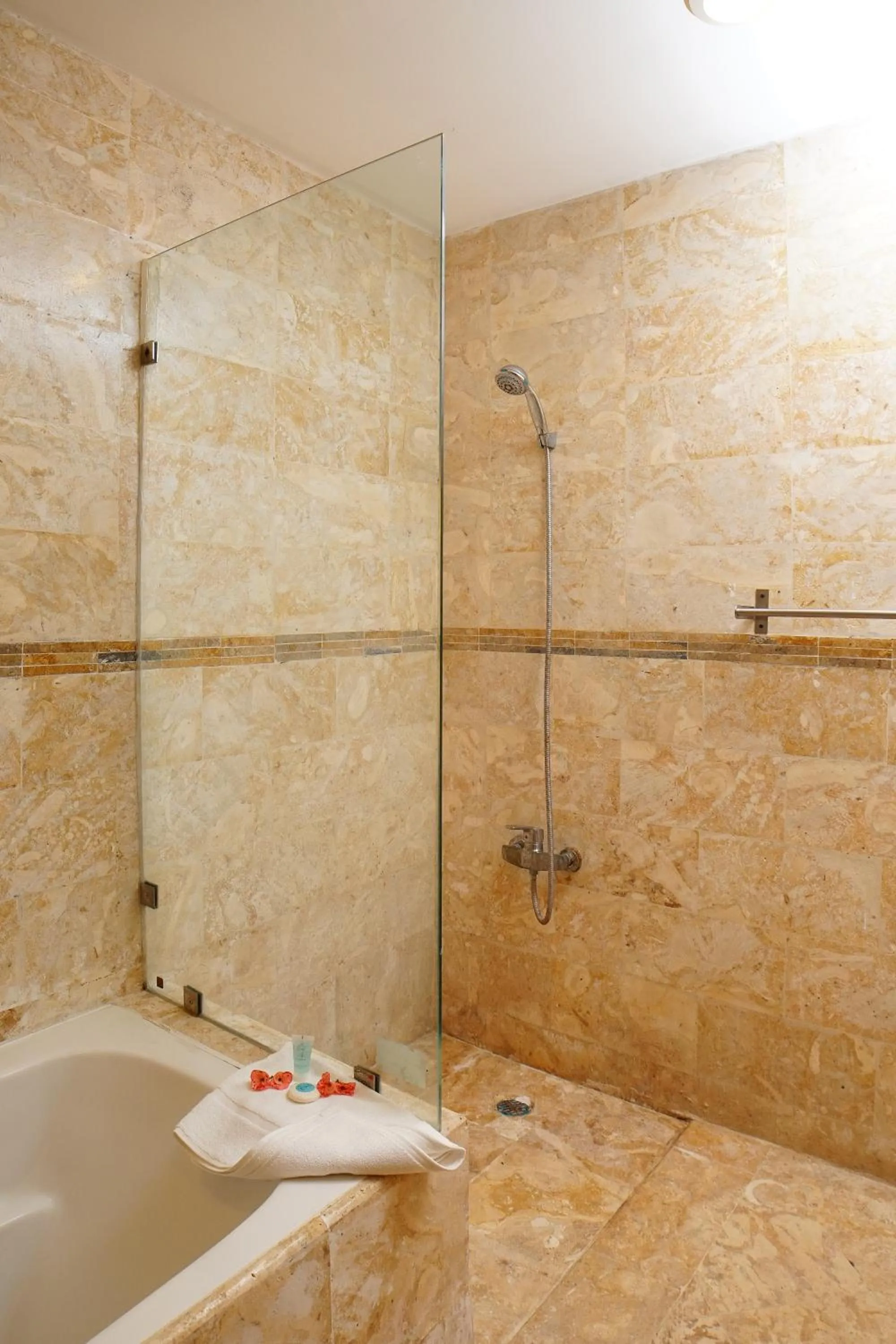 Sybaris Suites & Residences