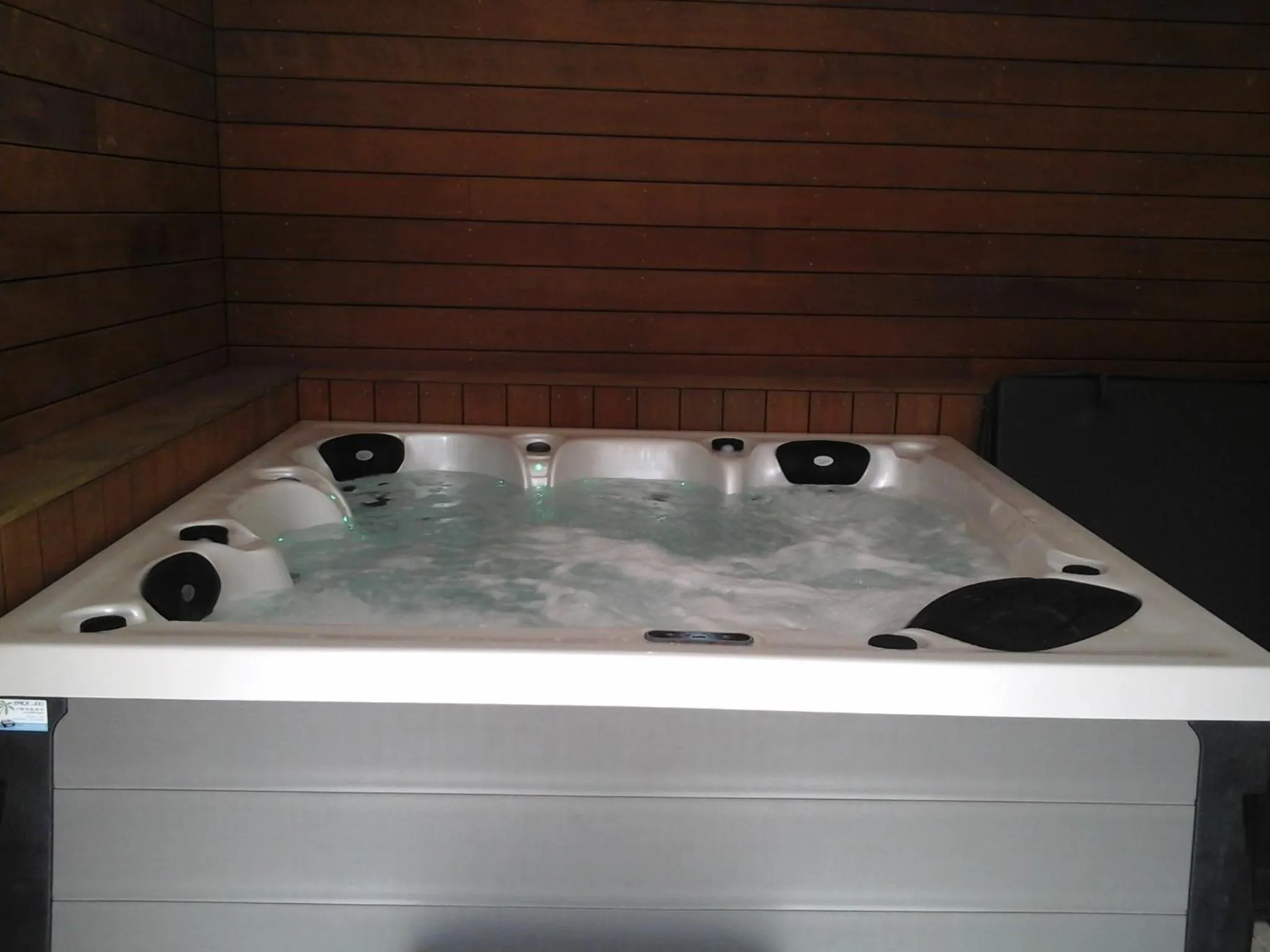 Hot Tub in Logis Hôtel La Bastide des Monges