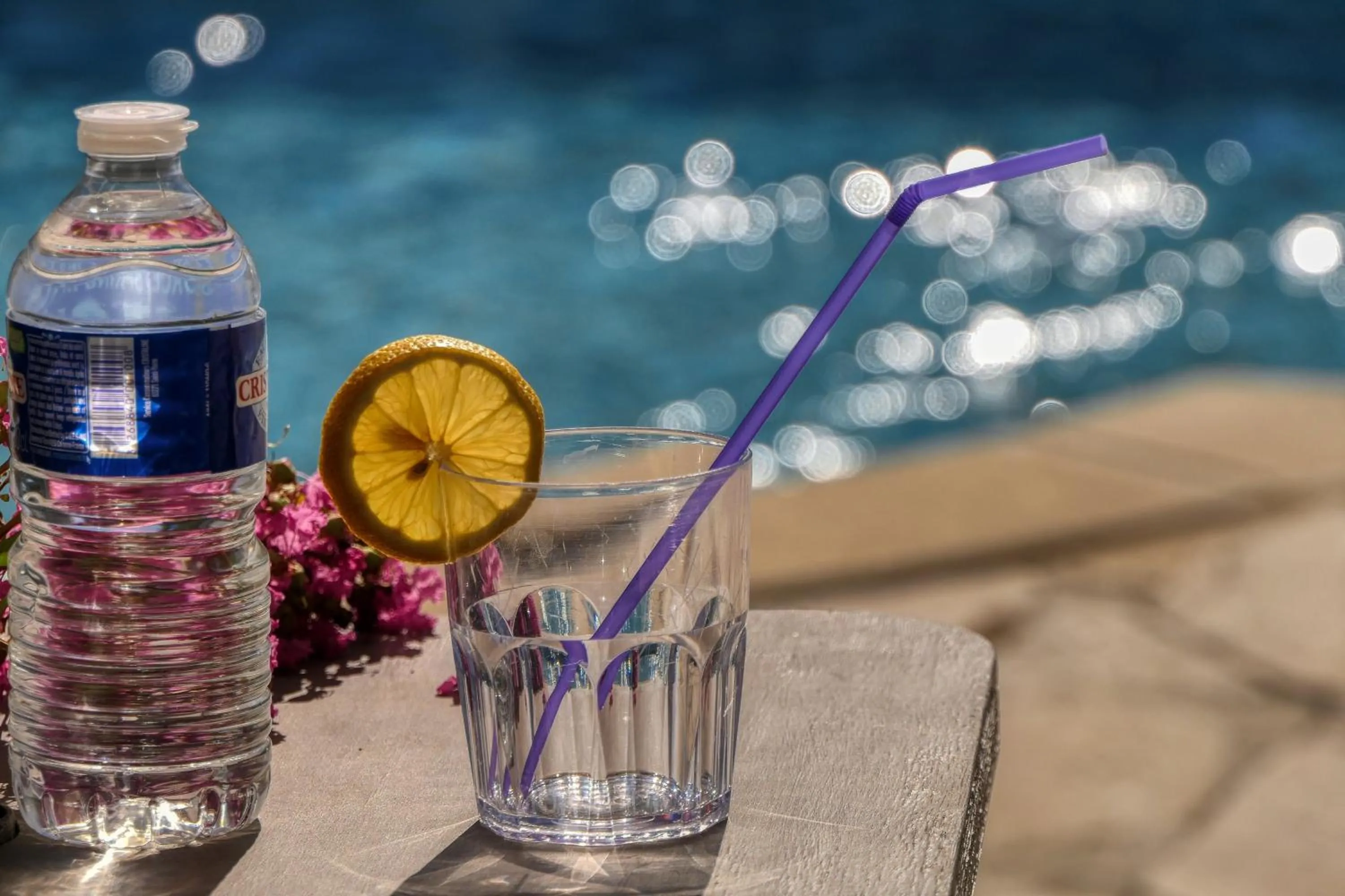 Swimming pool in Logis Hôtel La Bastide des Monges