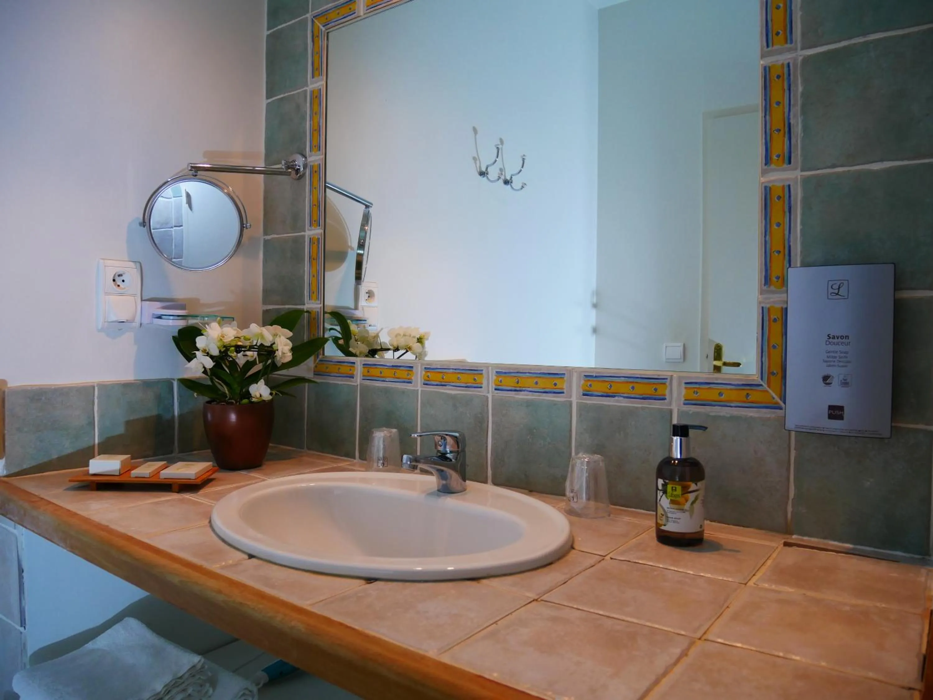 Bathroom in Logis Hôtel La Bastide des Monges