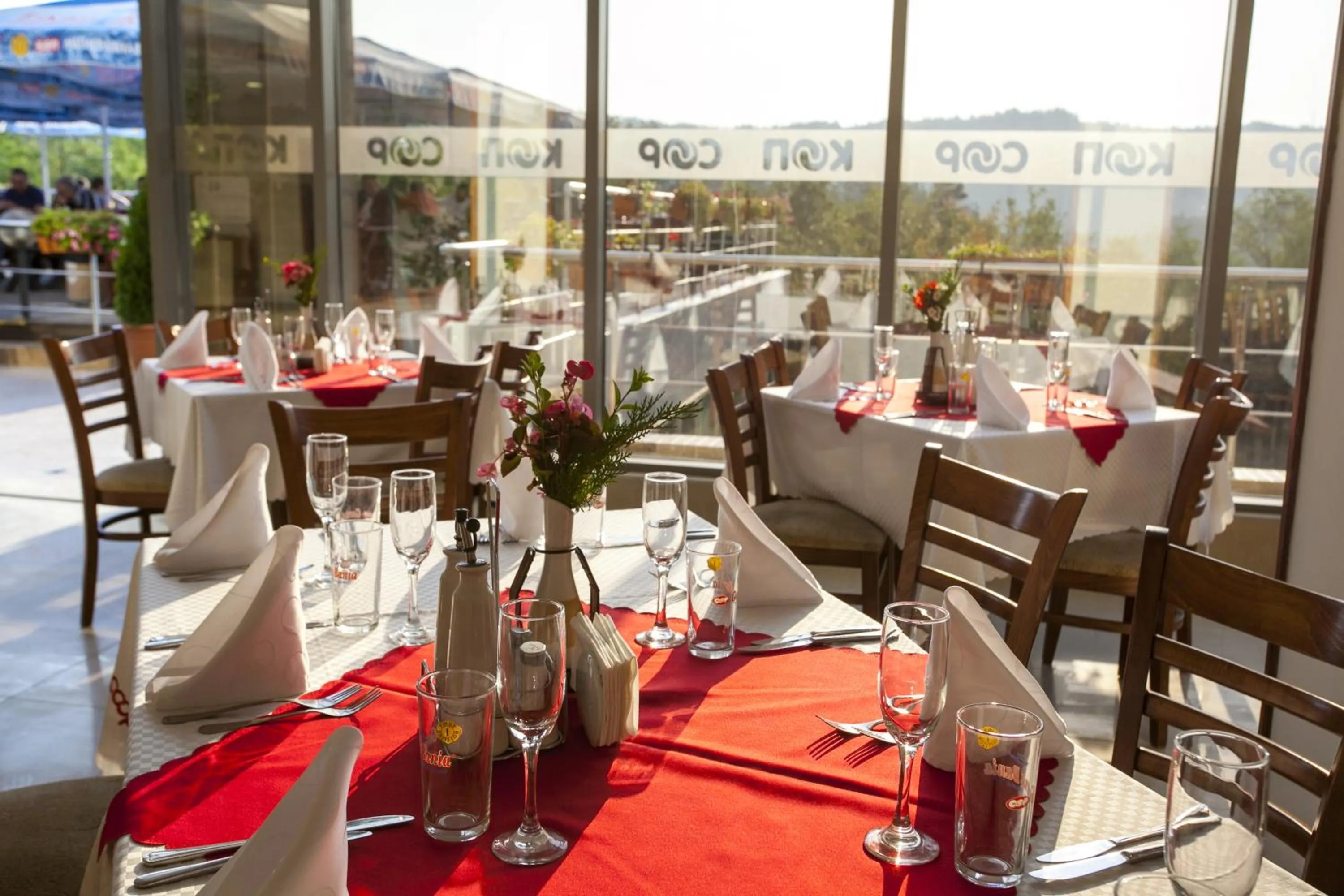 Restaurant/places to eat in Relax Coop Hotel