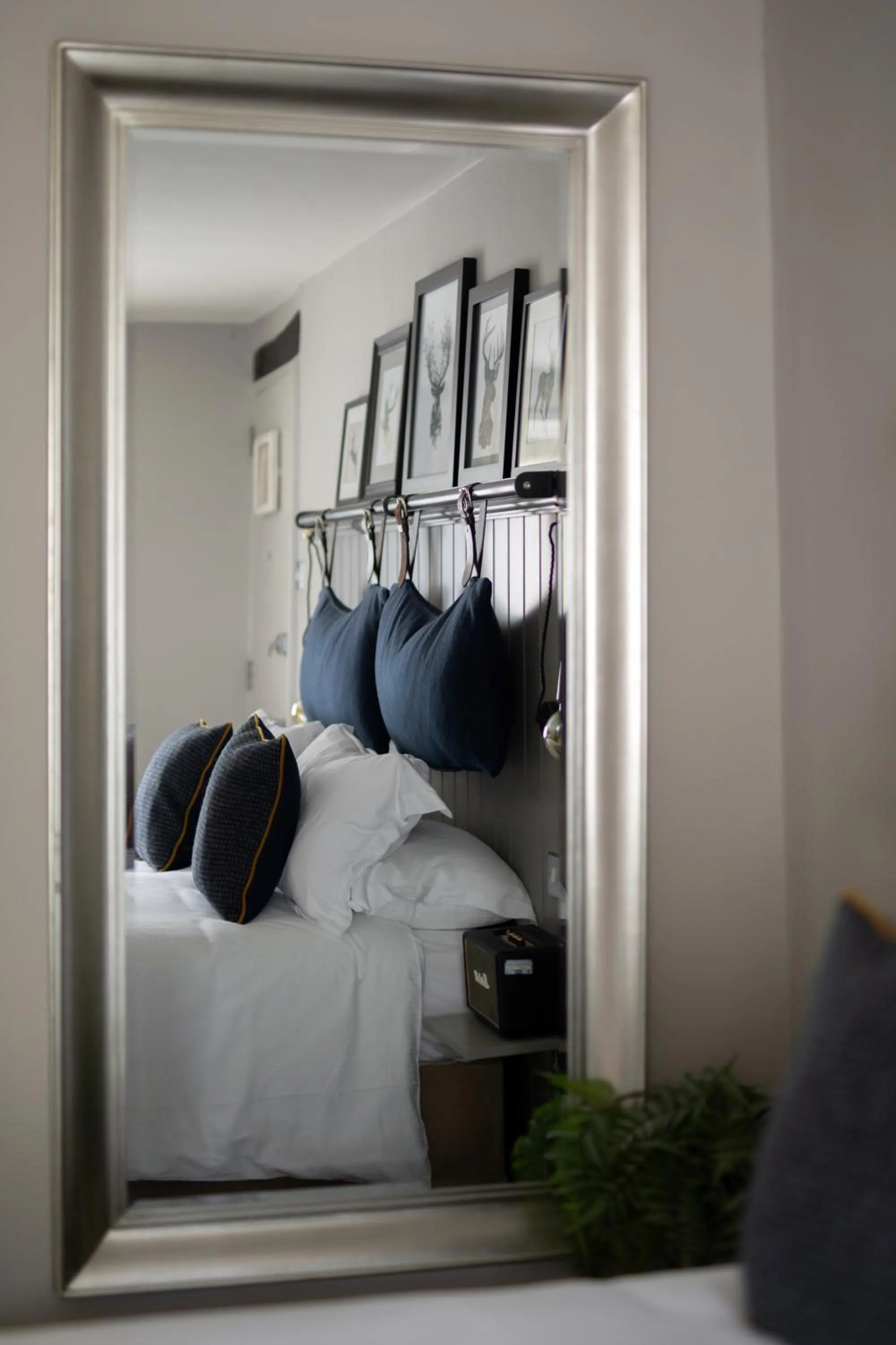 Bedroom, Bed in The White Hart Ford