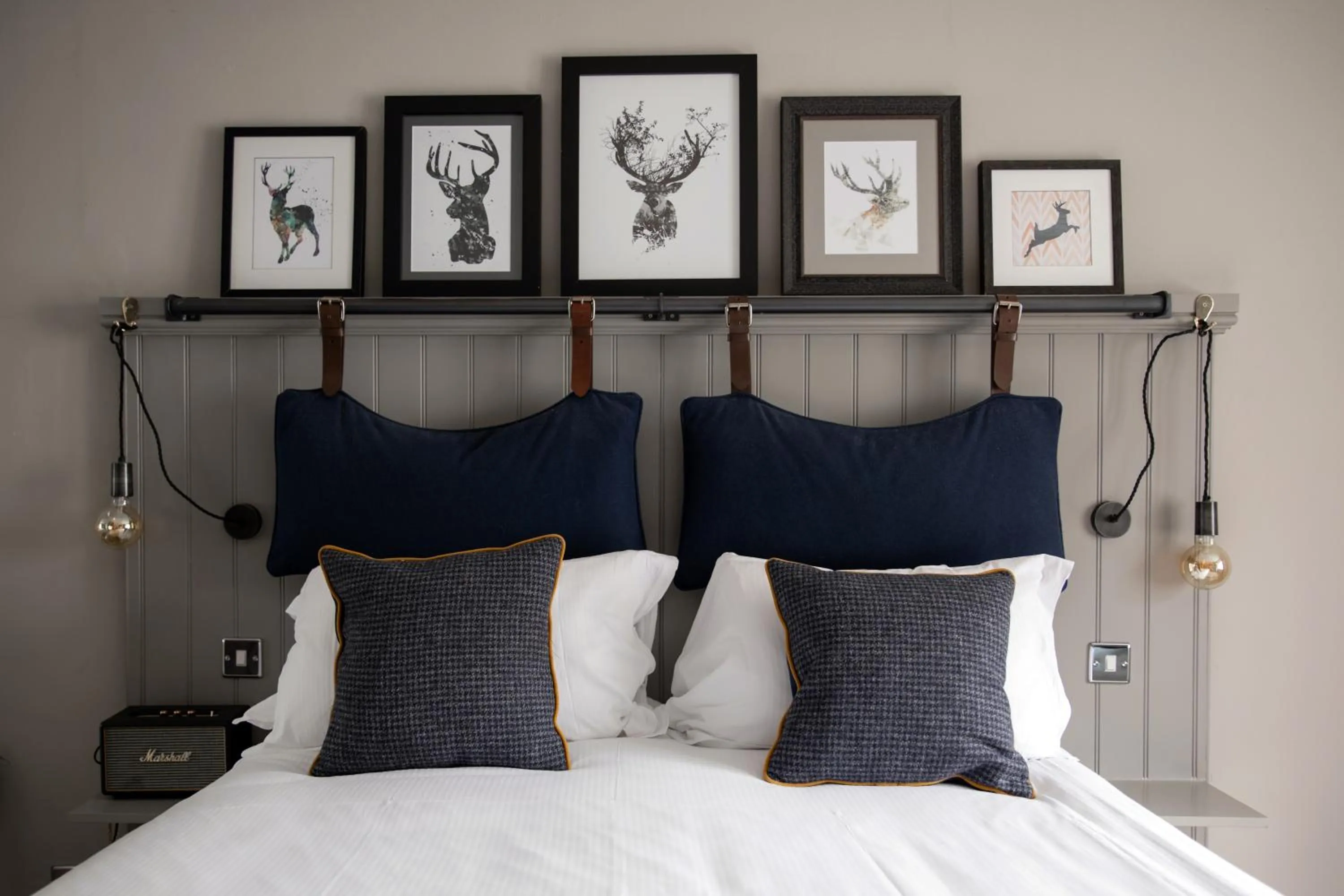 Bedroom, Bed in The White Hart Ford