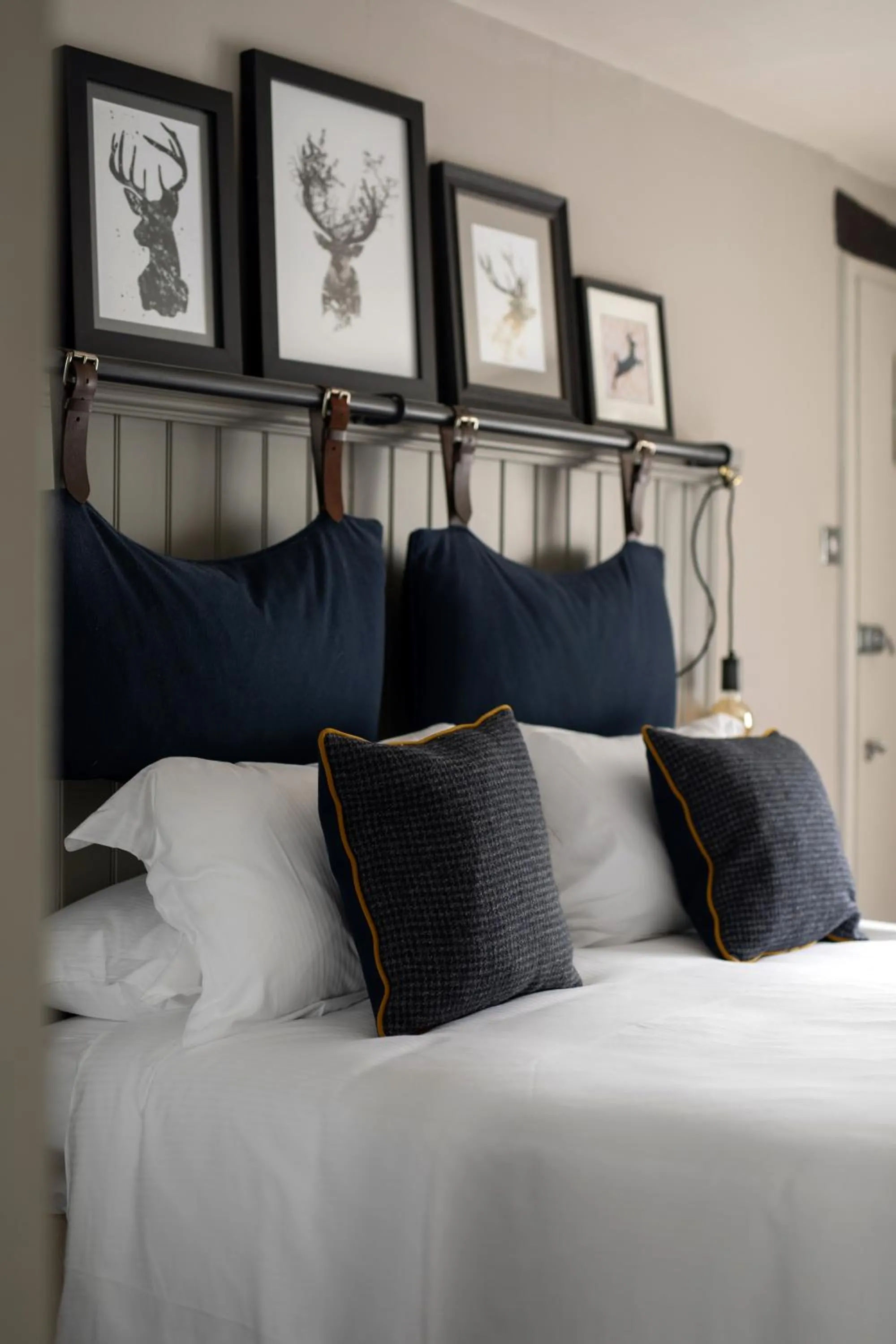 Bedroom, Bed in The White Hart Ford