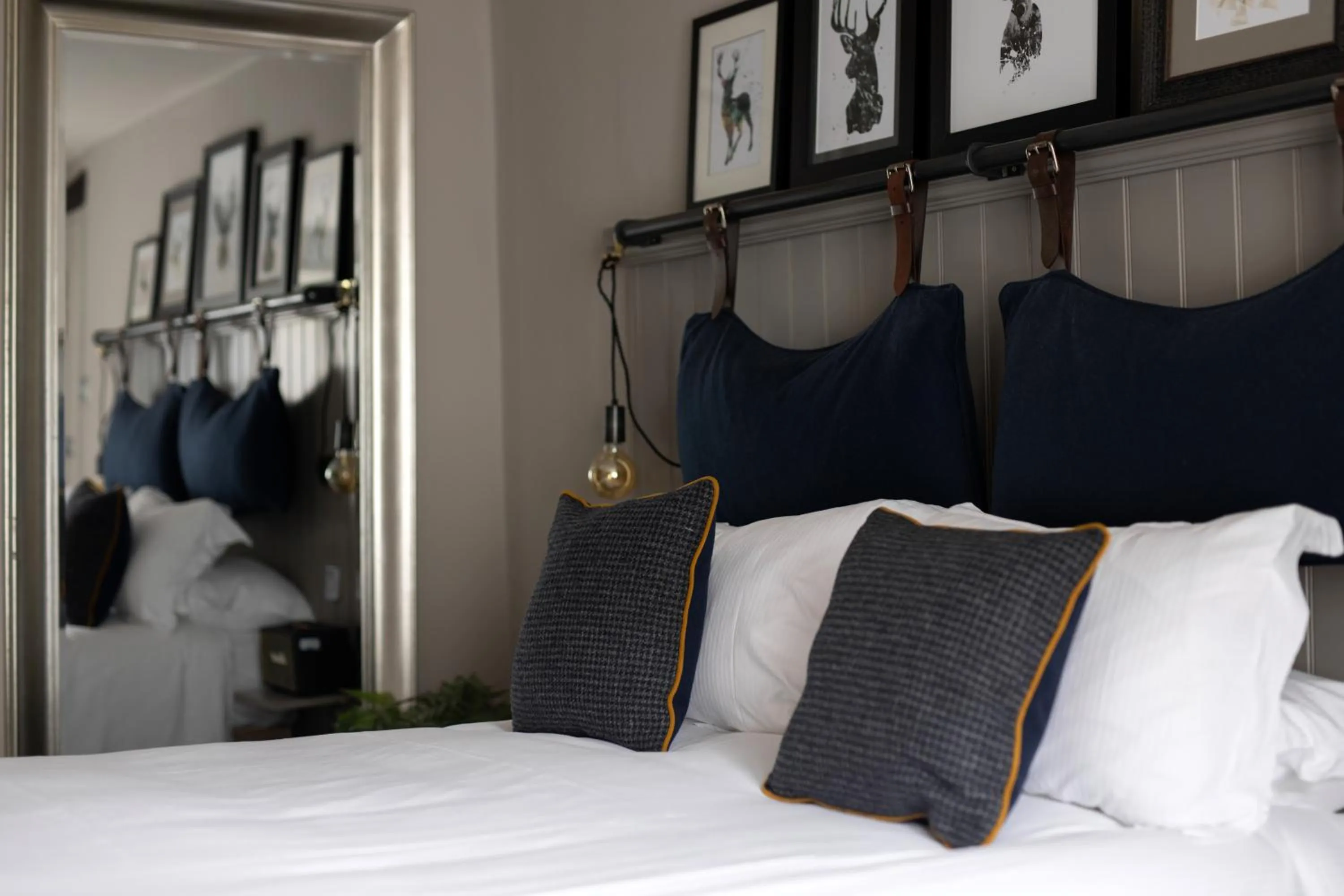 Bedroom, Bed in The White Hart Ford