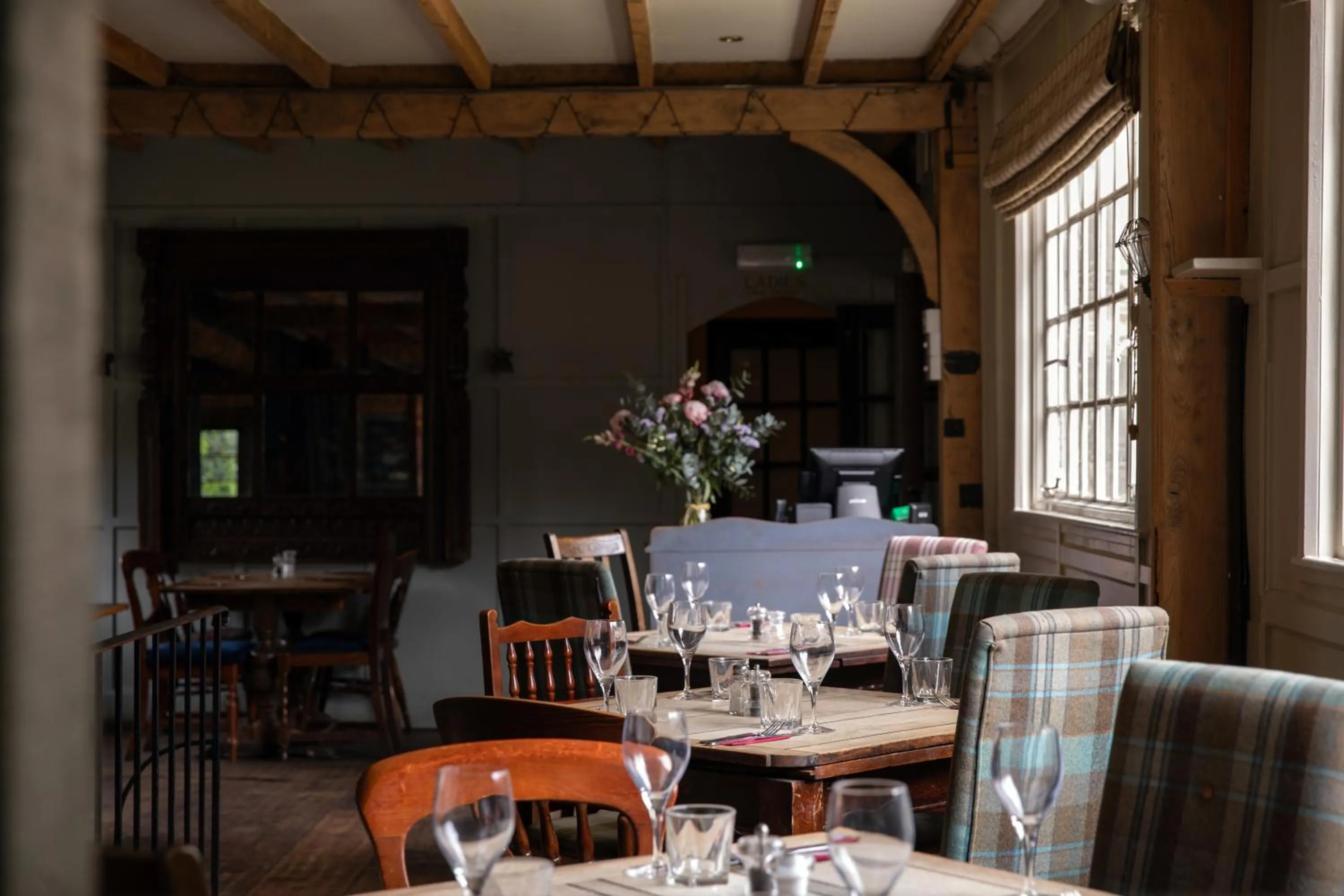 Restaurant/places to eat in The White Hart Ford