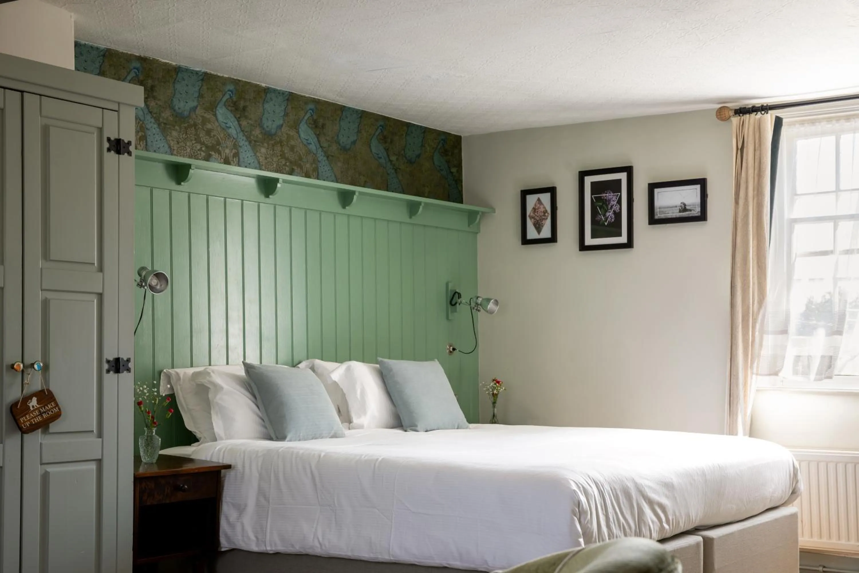 Bedroom, Bed in The White Lion