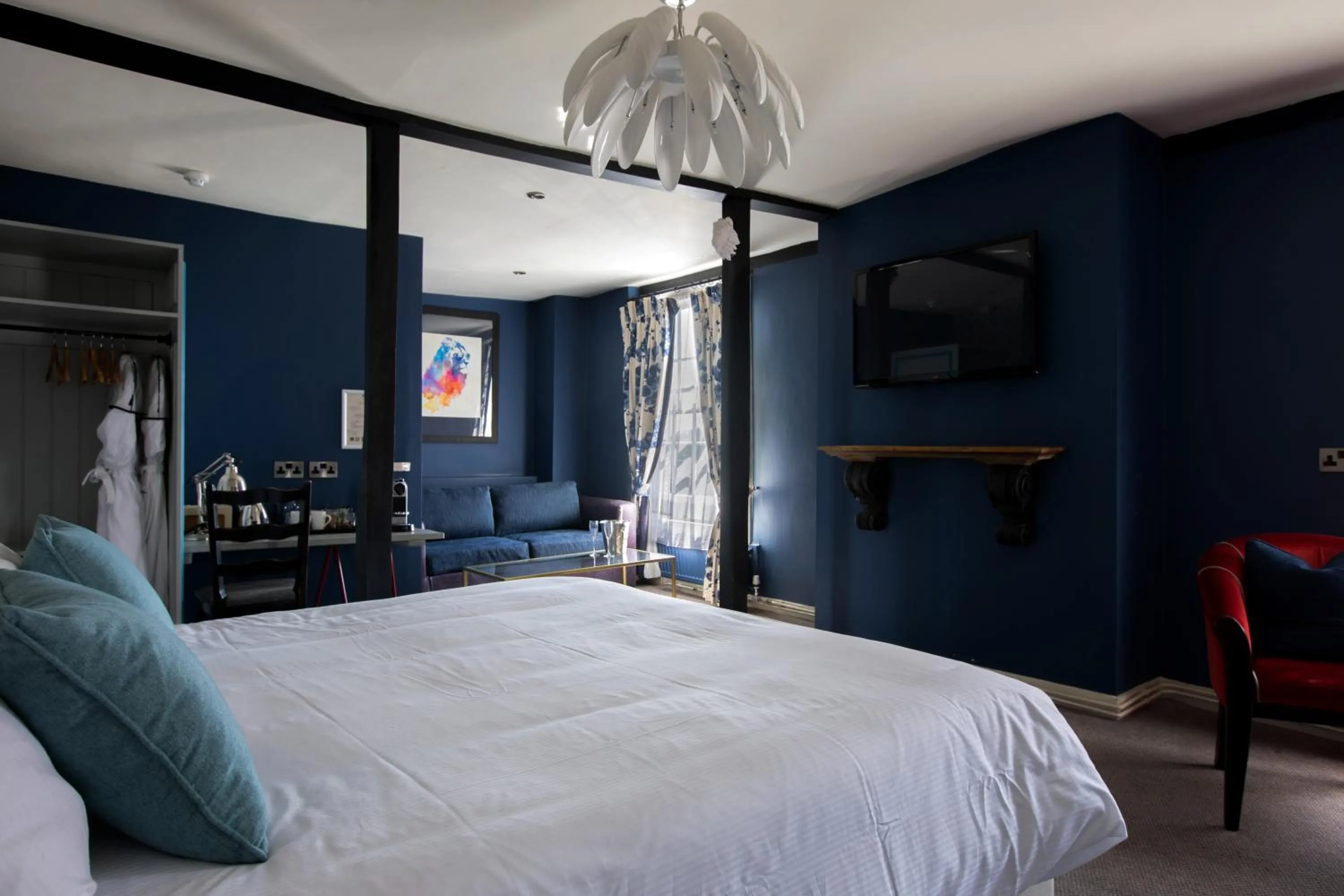 Bedroom, Bed in The White Lion