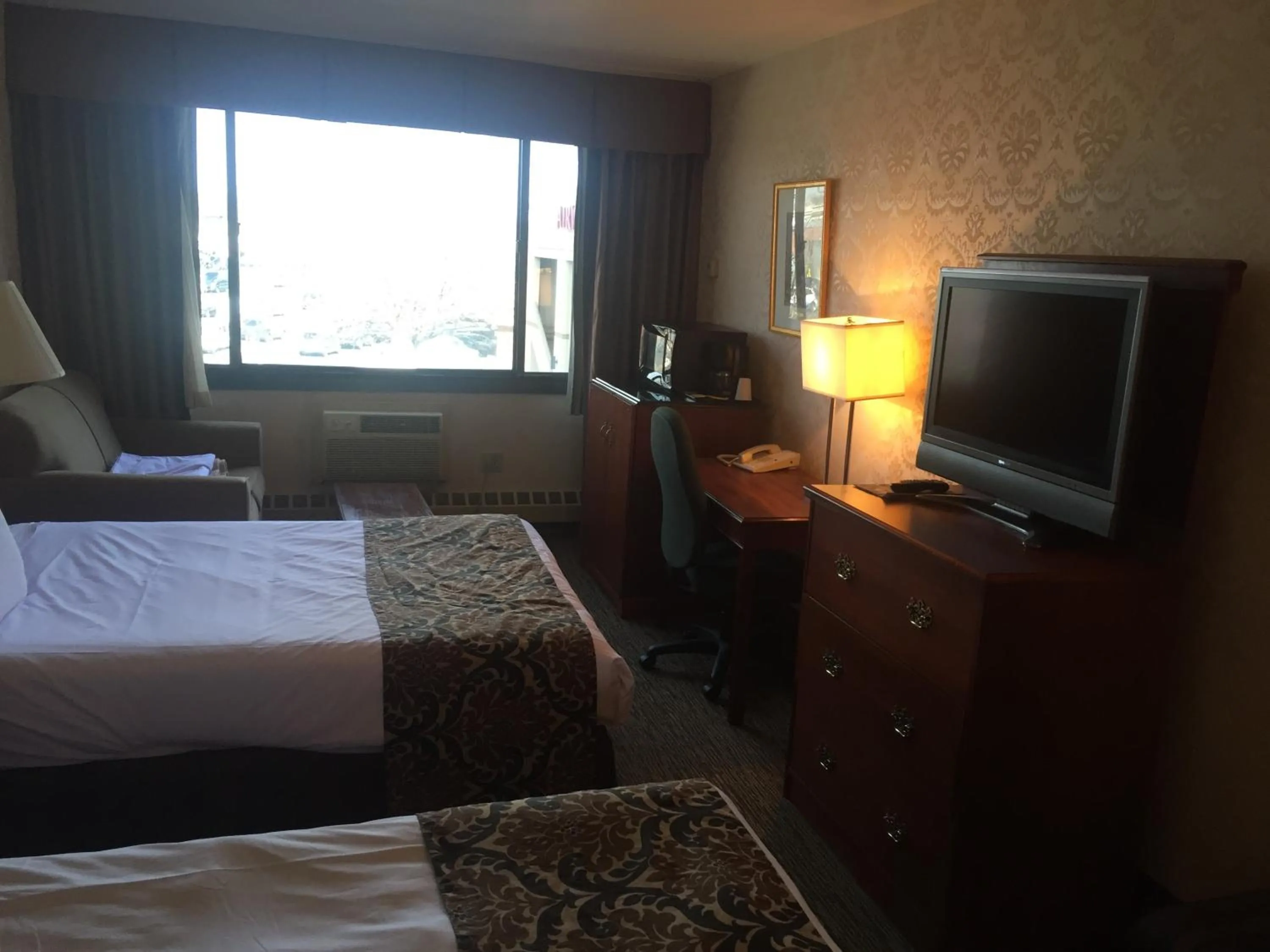 Photo of the whole room, Bed in Airway Inn