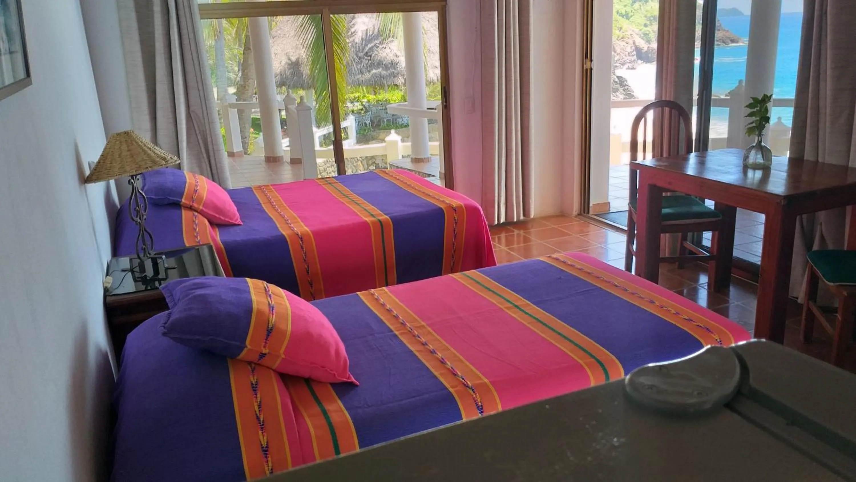 Photo of the whole room, Bed in Bungalows Lydia San Pancho