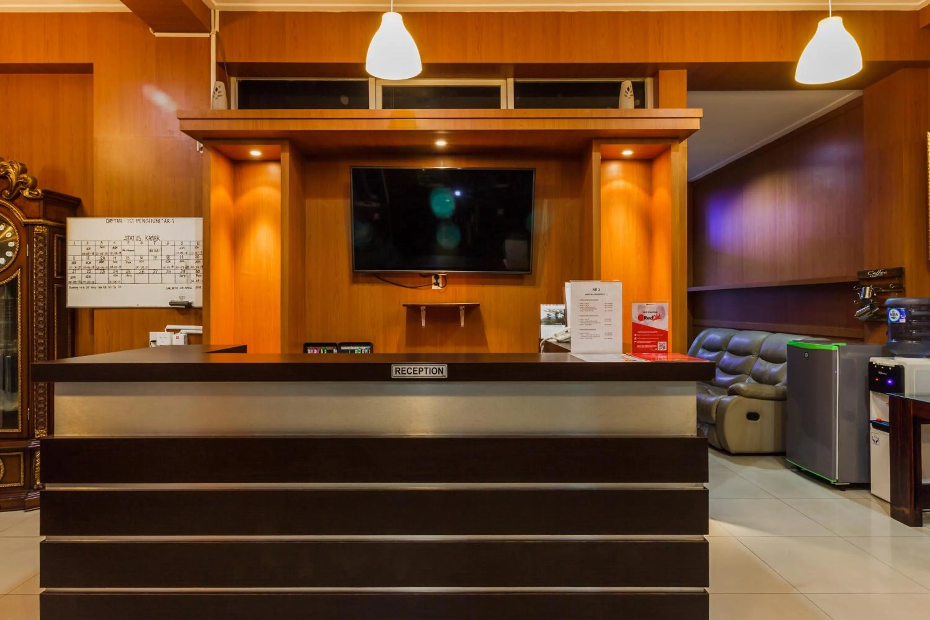 Lobby or reception in RedDoorz Premium @ Ampera Raya 2