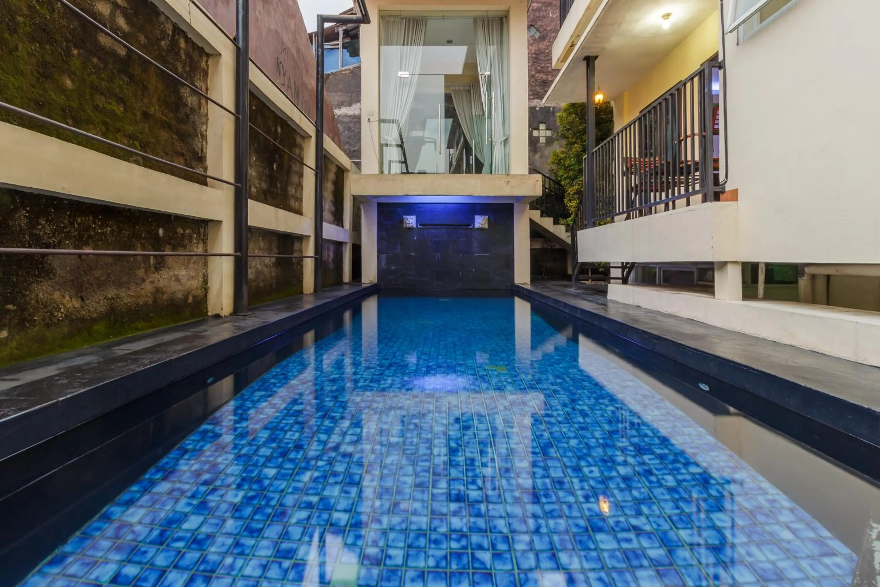 Swimming pool in RedDoorz Premium @ Ampera Raya 2