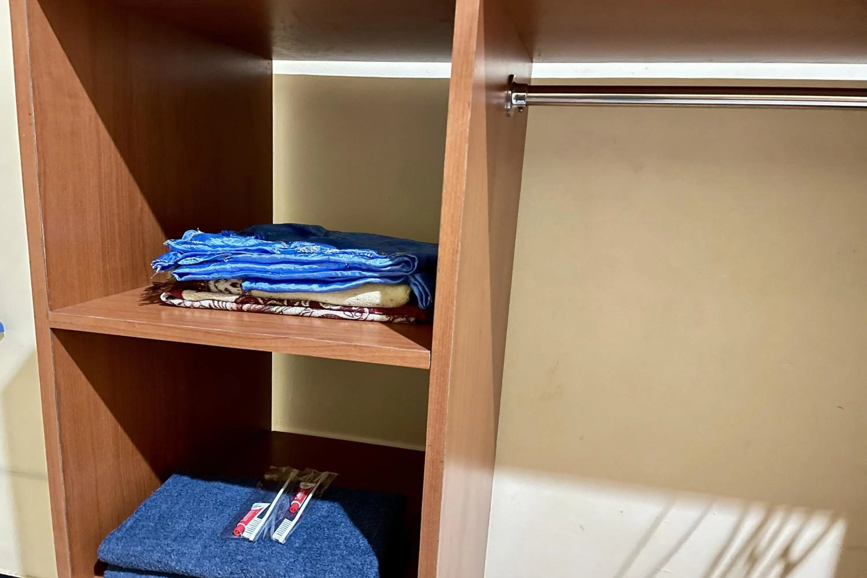 wardrobe in Hotel Ramayana Garut