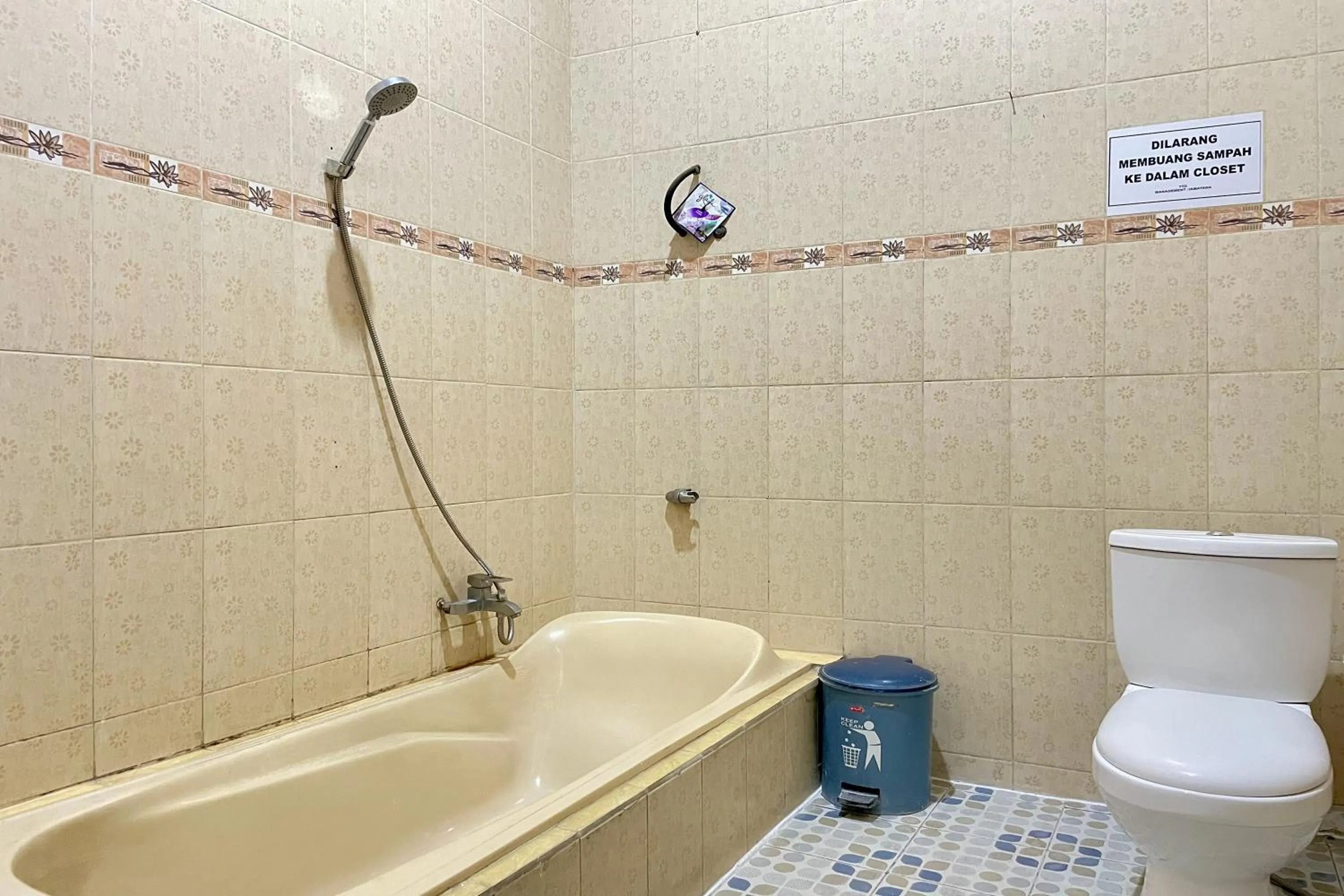 Bathroom in Hotel Ramayana Garut