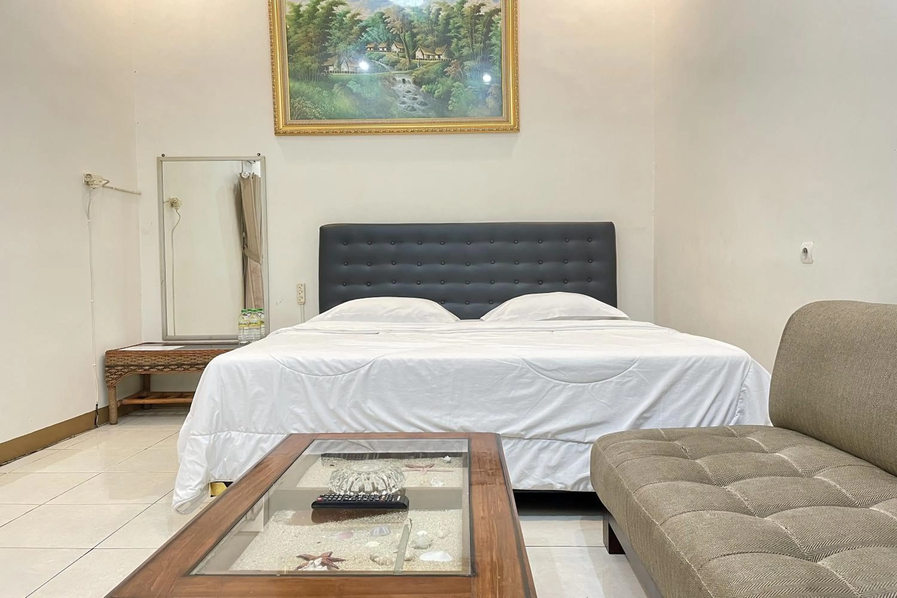 Bedroom, Bed in Hotel Ramayana Garut