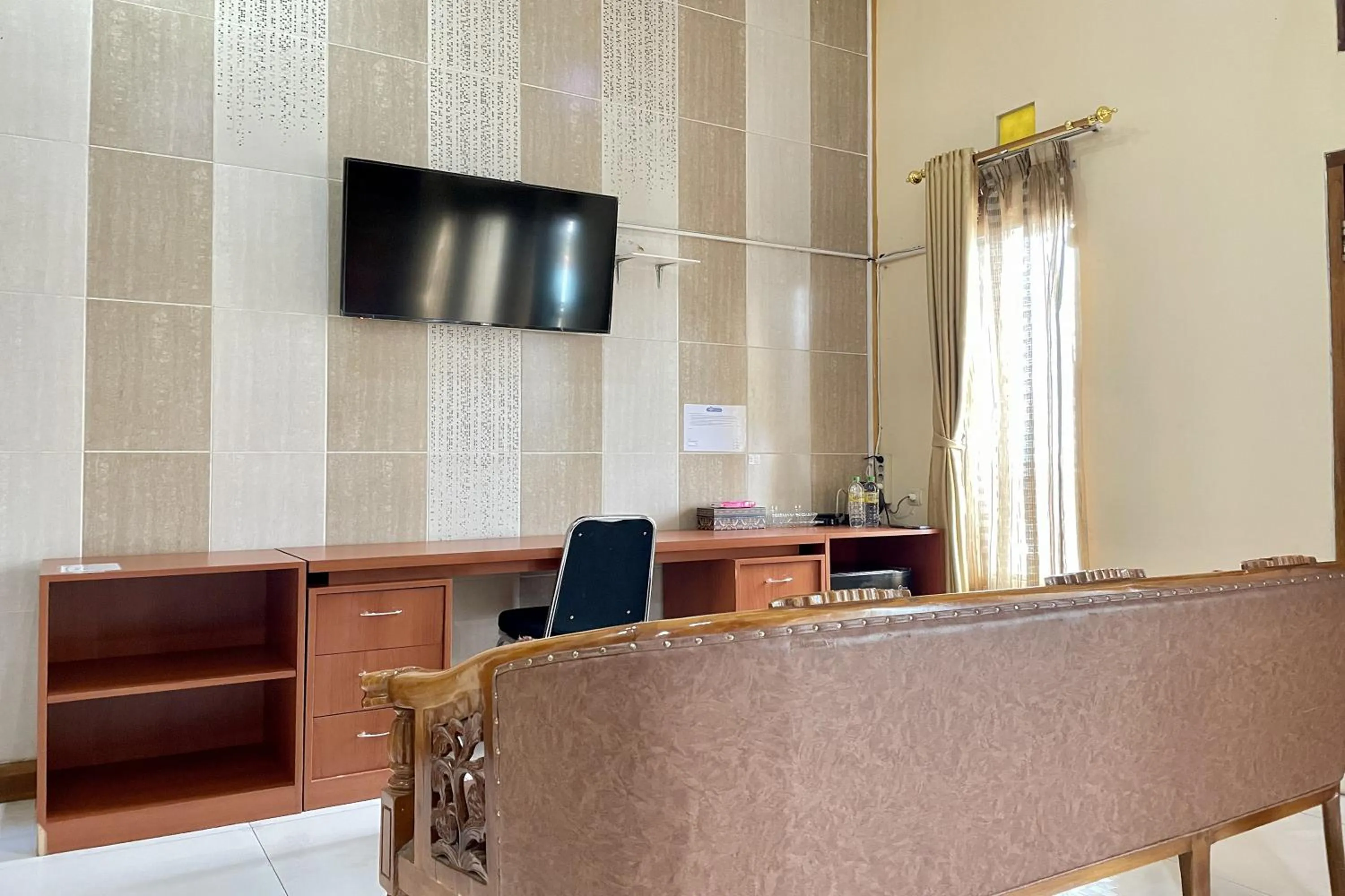 TV and multimedia in Hotel Ramayana Garut