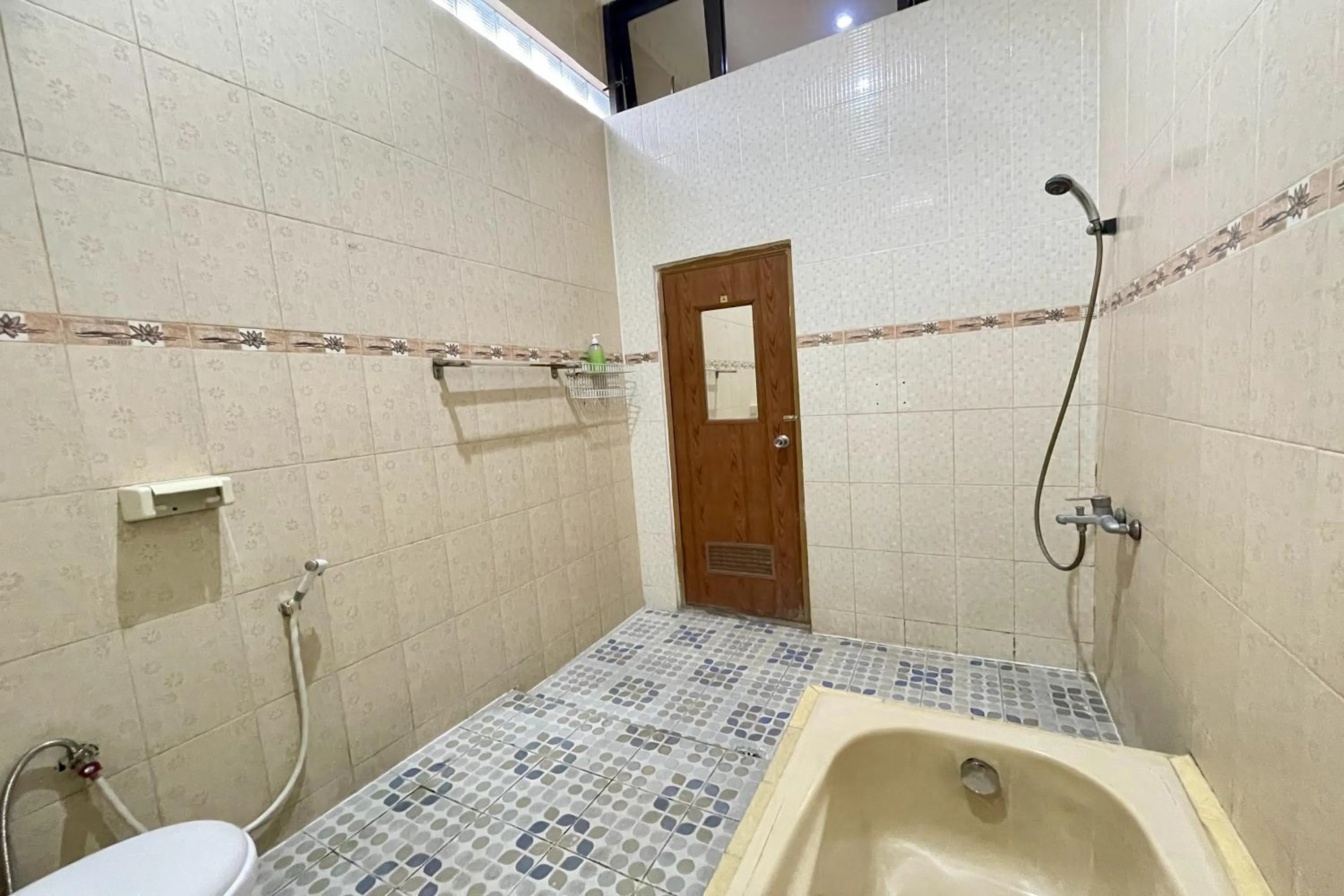 Bathroom in Hotel Ramayana Garut